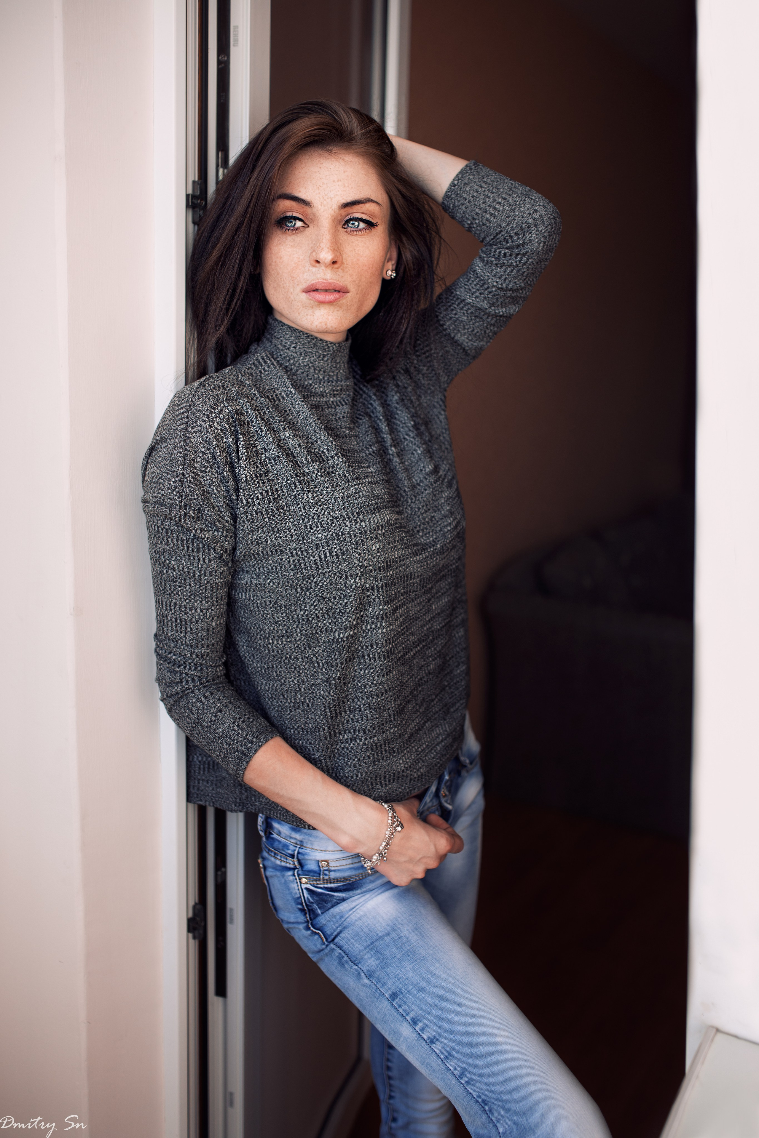 Портреты с Надеждой у окна для «себя»