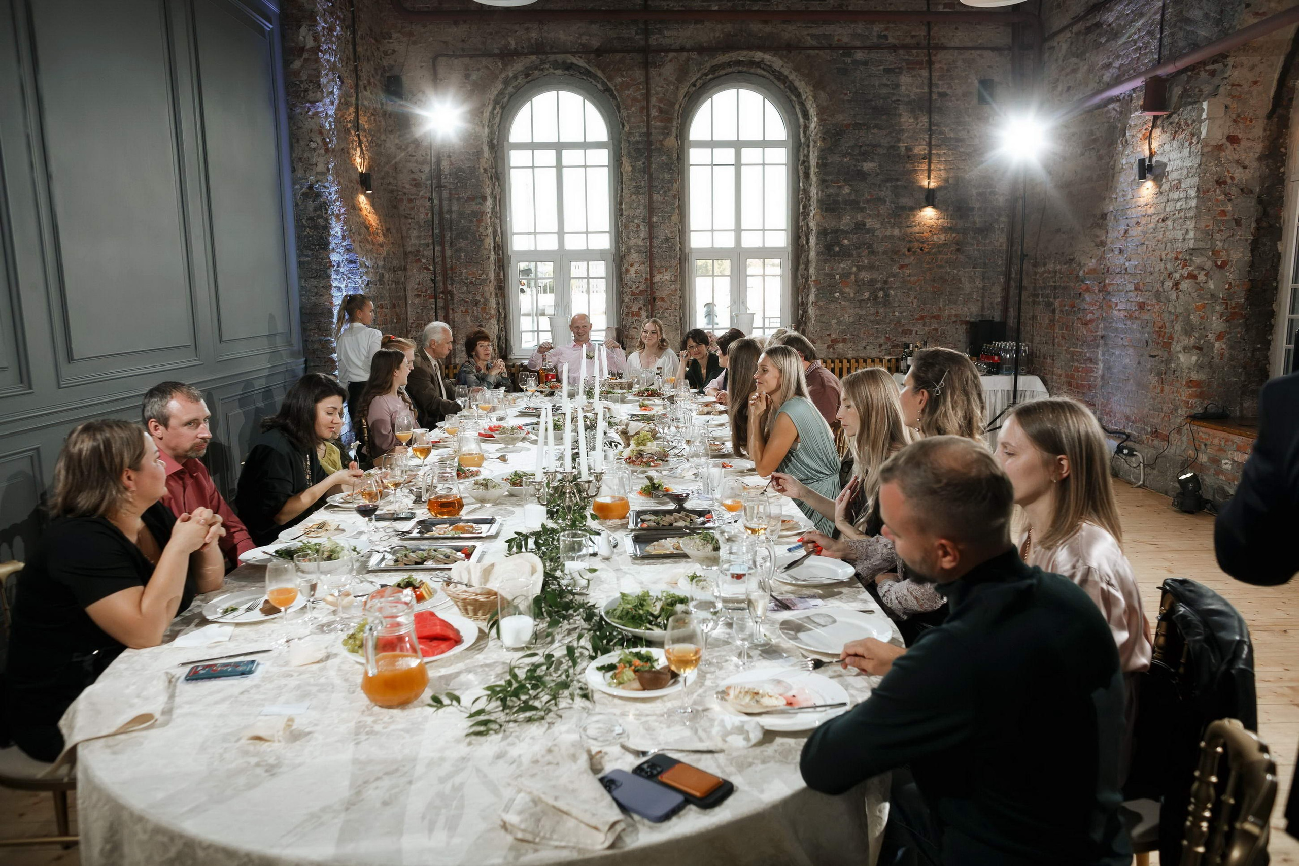 Свадебный банкет. Свадебный фотограф Игорь Брундасов 8PHOTO на свадьбу венчание загс СПб