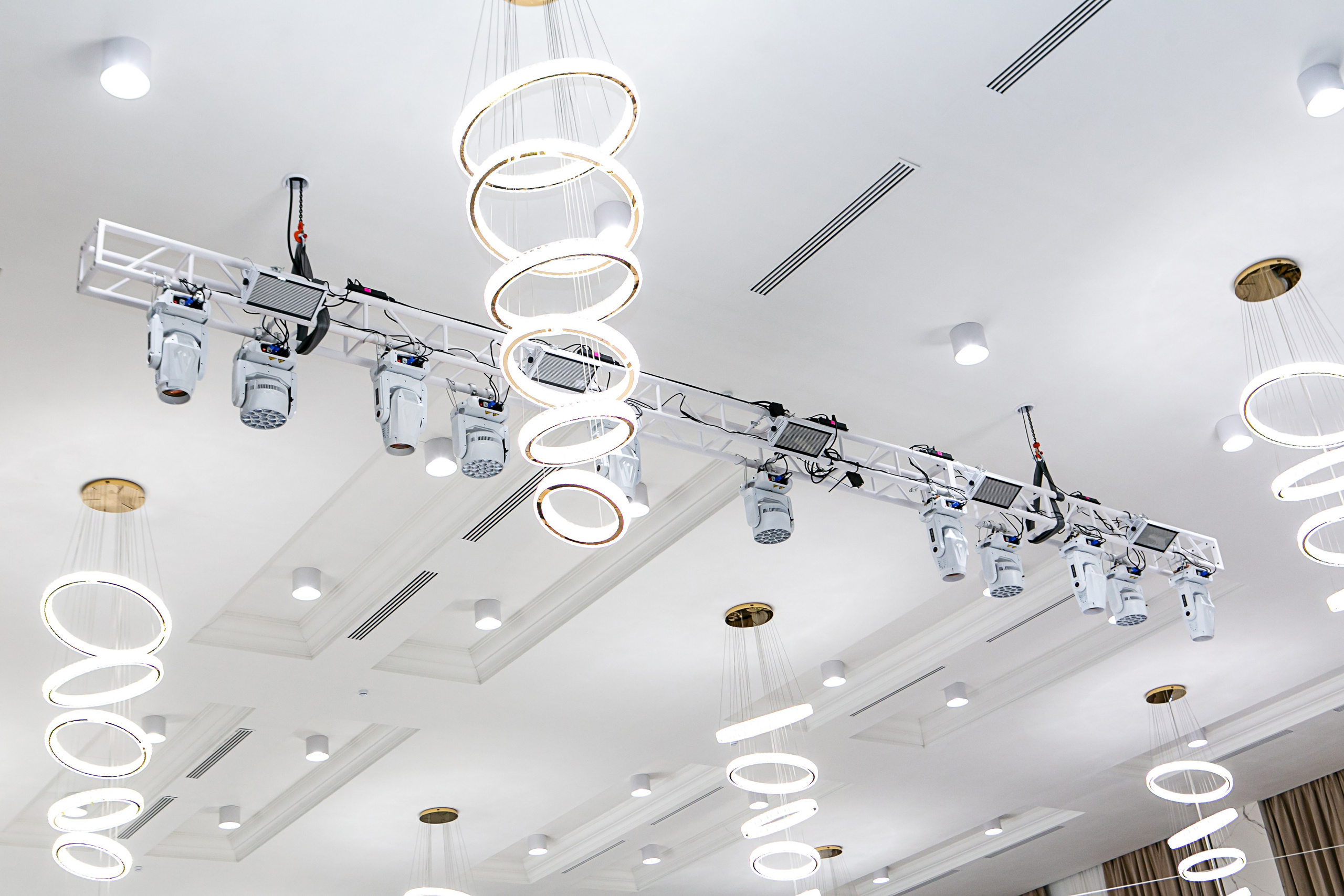 Банкетный зал Grand Holl. Контент фотограф, съемка для маркетплейсов, фуд съемка и репортажи в Новосибирске Ралия Галеева