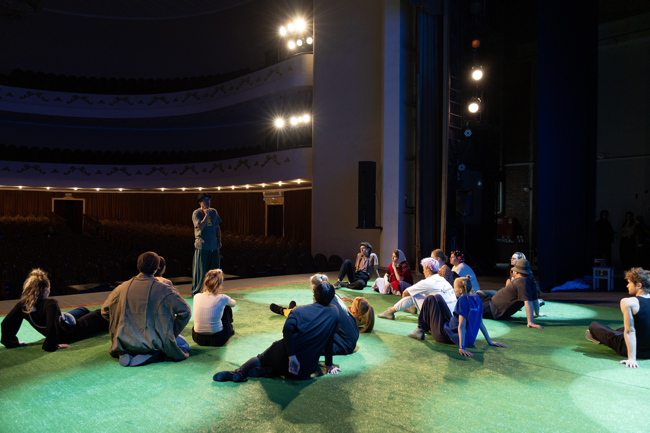 Спектакль Егора Дружинина «Всюду жизнь»