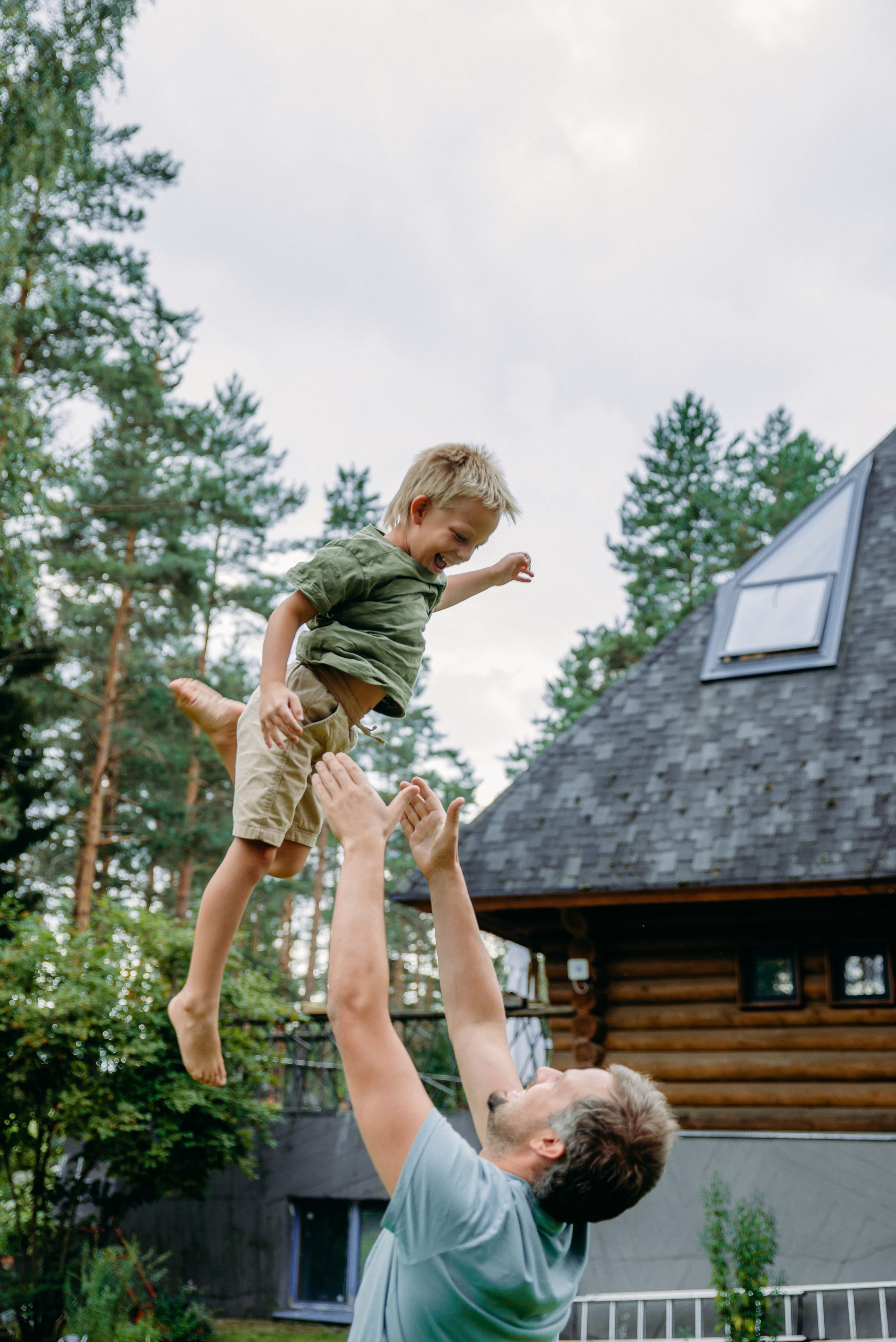 Летняя фотосессия на даче в Санкт-Петербурге и пригородах, семейная фотосессия на даче, семейный фотограф в Санкт-Петербурге