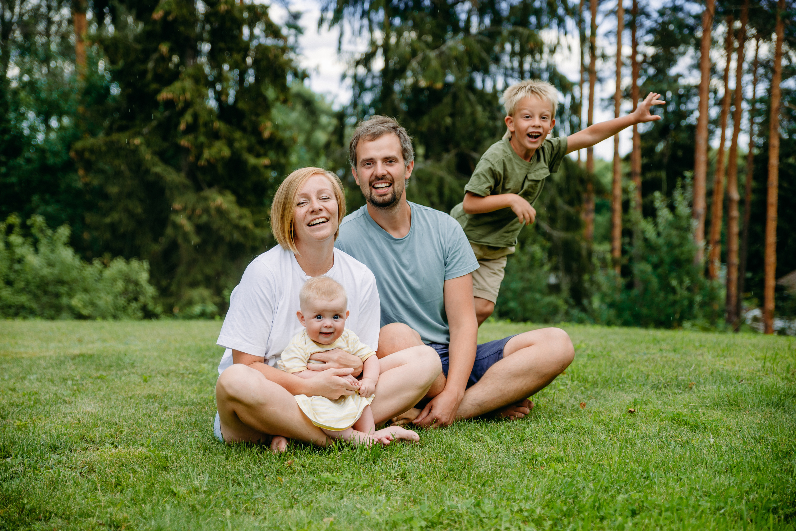 Летняя фотосессия на даче в Санкт-Петербурге и пригородах, семейная фотосессия на даче, семейный фотограф в Санкт-Петербурге