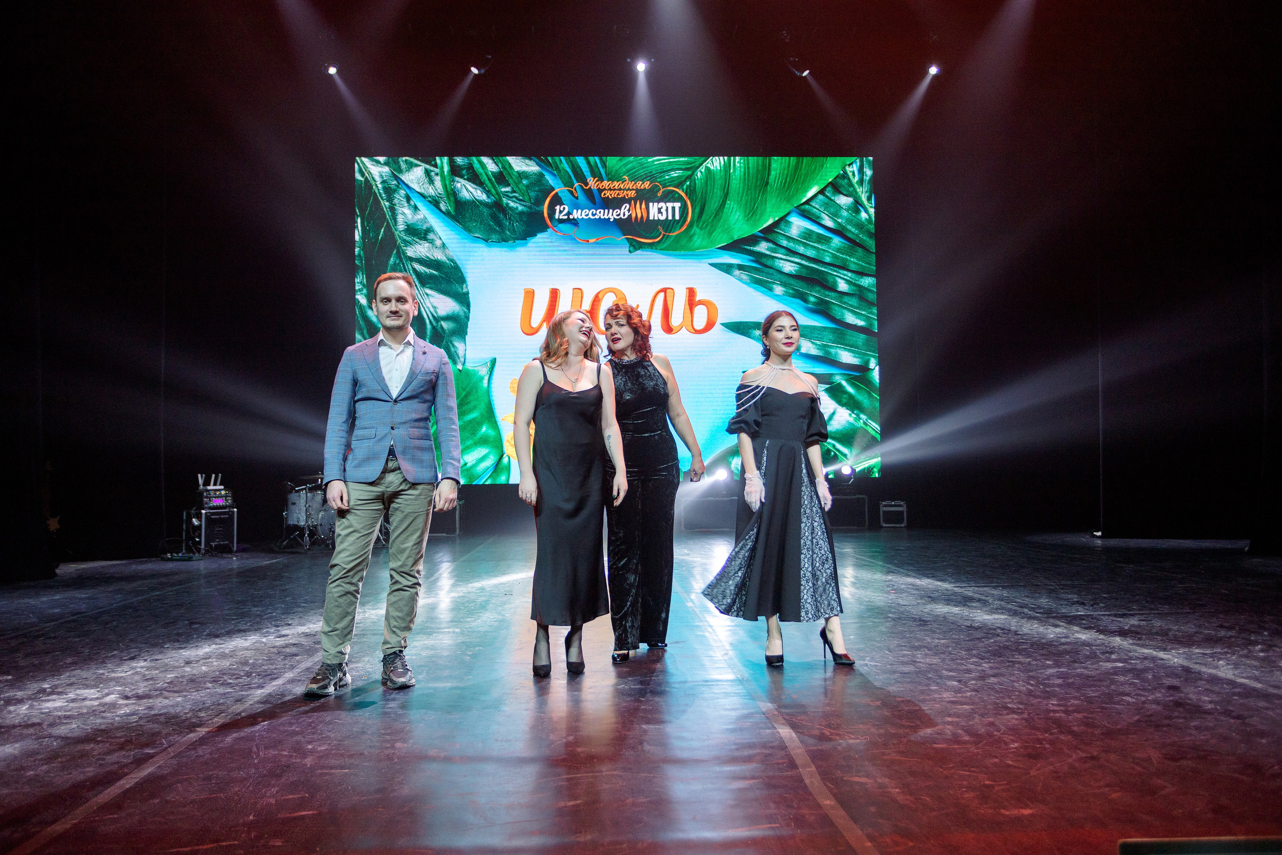 РЕПОРТАЖ: НОВЫЙ ГОД В ДК МЕТАЛЛУРГ. Профессиональный фотограф в Ижевске Леша Петров