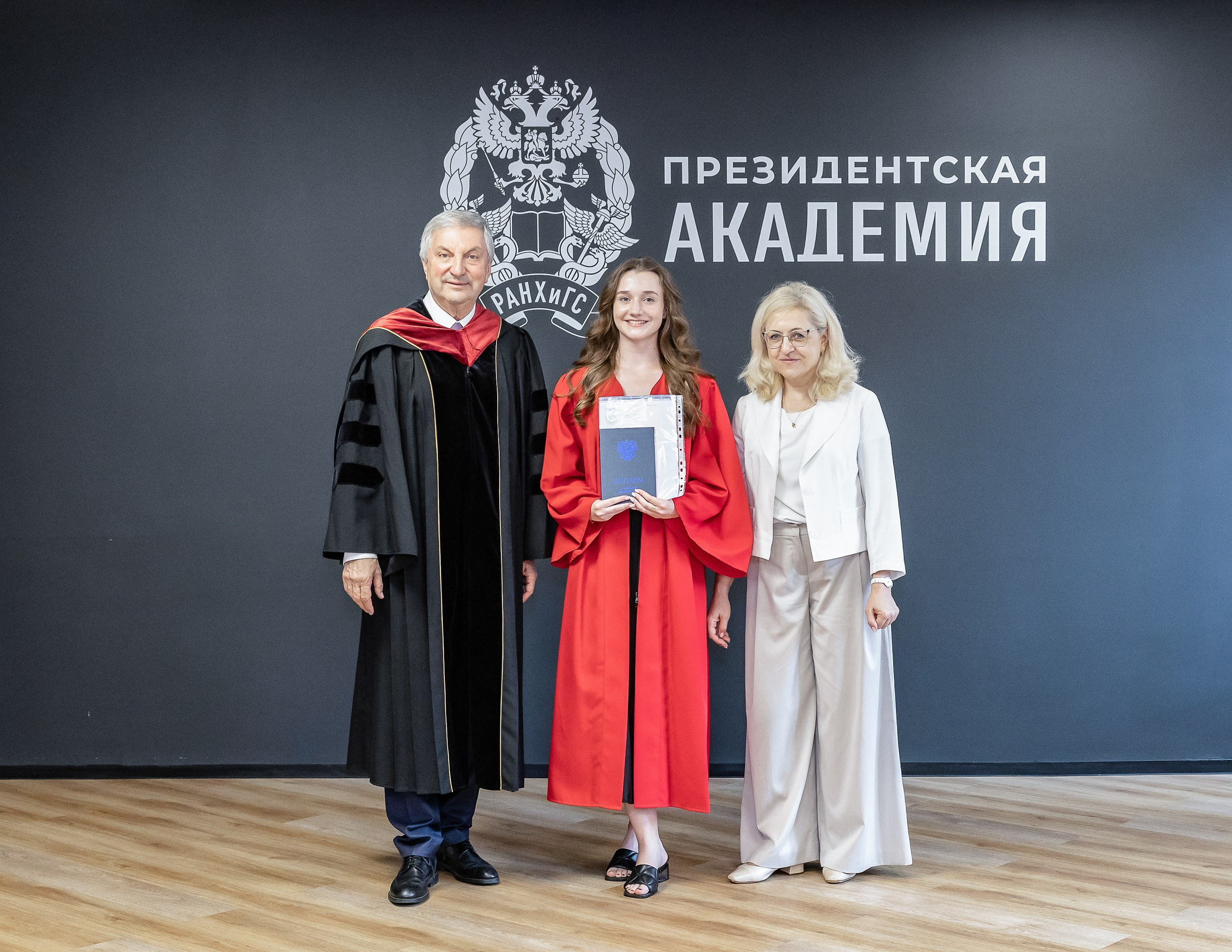 Вручение дипломов об окончании обучения в Президентской академии РАНХиГС. Фотограф Владимир Охрименко