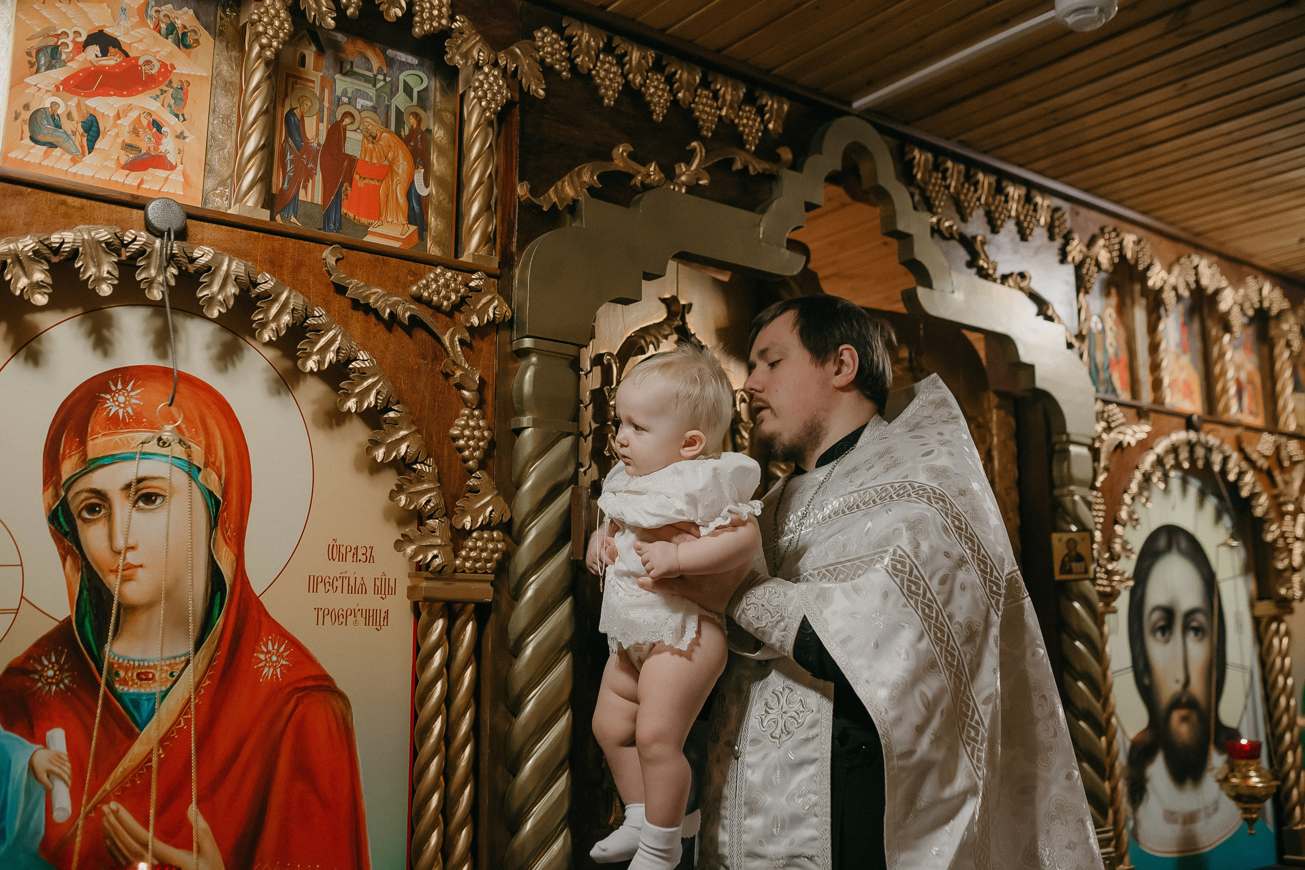 Крещение Виктории. Храм Симеона Верхотурского п.Барсово. Семейный фотограф в Сургуте