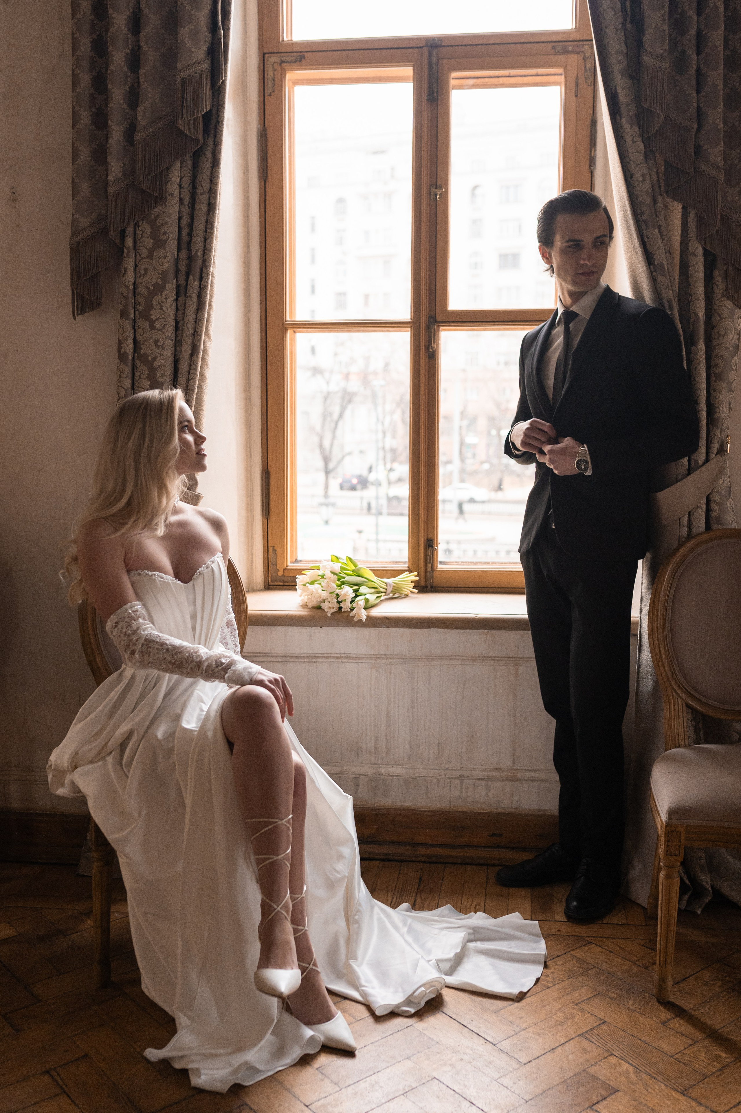 Свадебная фотосессия в Пушкинской библиотеке. Свадебный фотограф в Москве Анна Полушина