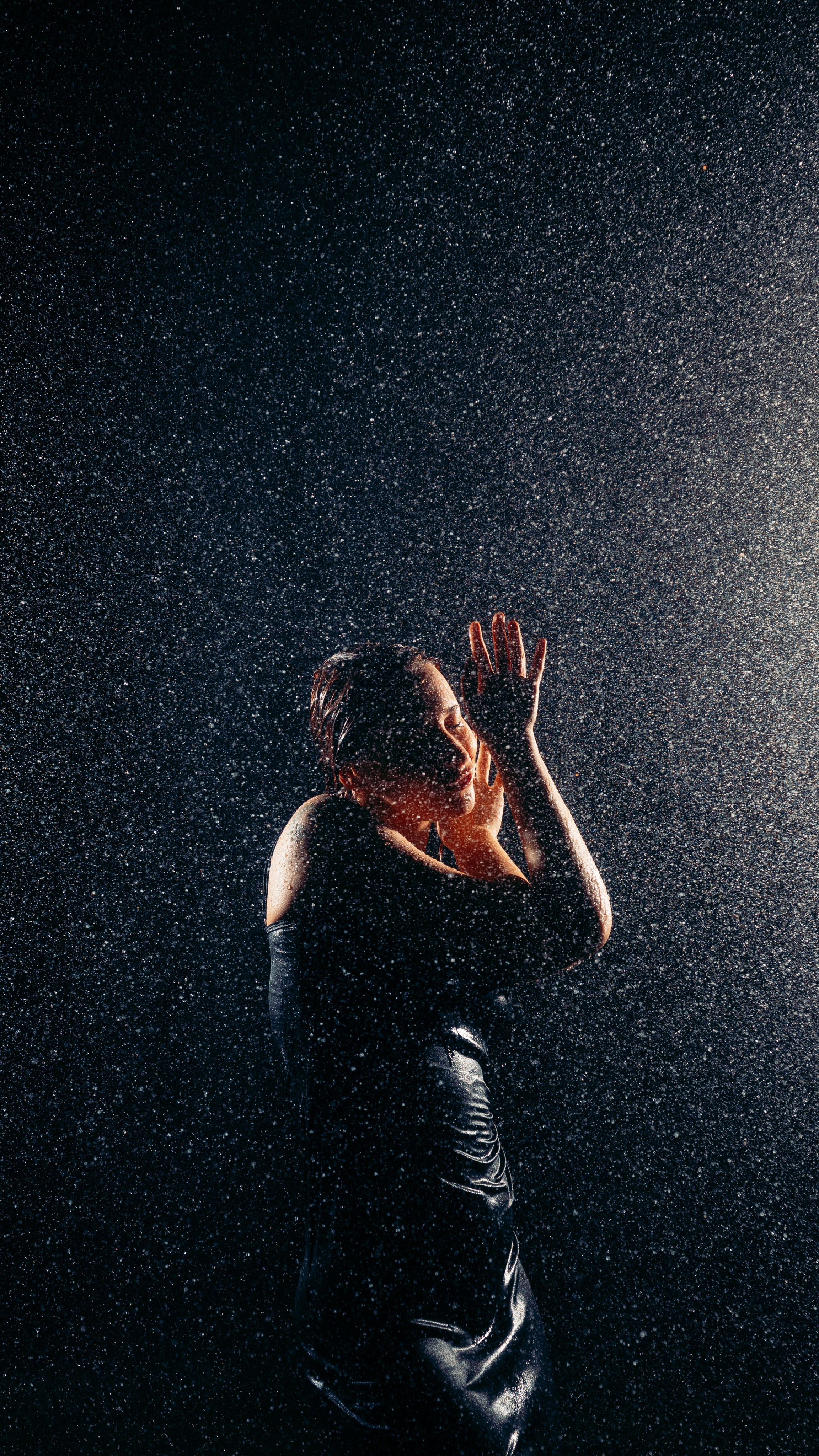 Съёмка в фотостудии с дождём. Фотоведьма Дарья Нечинская