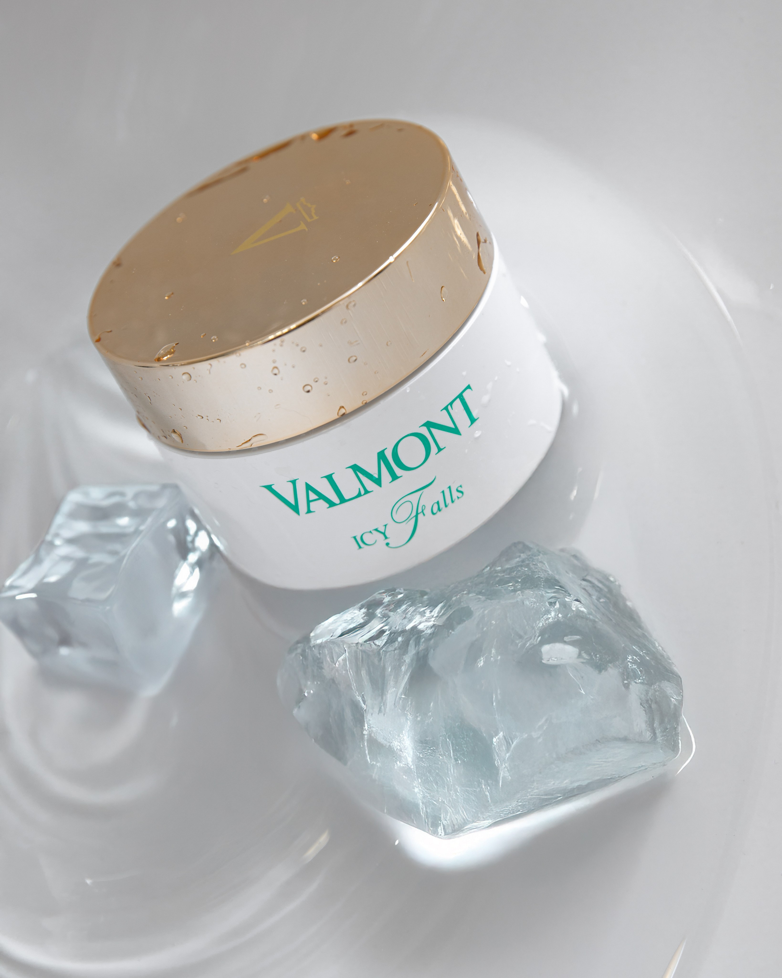 Предметные кадры для брендов, товары, косметика, уходовые продукты, декоративка, волосы. Рекламный фотограф Ксения Вершинина | Москва