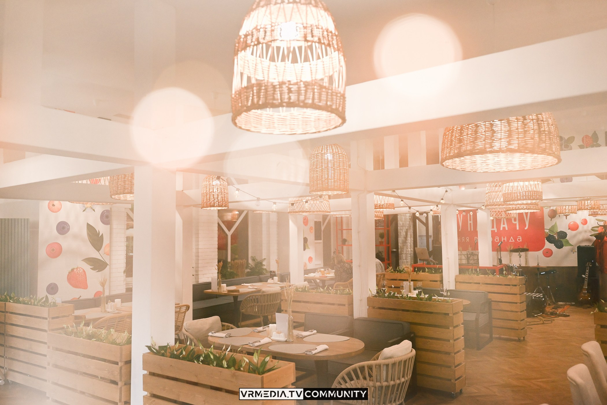 Ресторан «Volna»: Открытия летней веранды «Хочу на дачу»