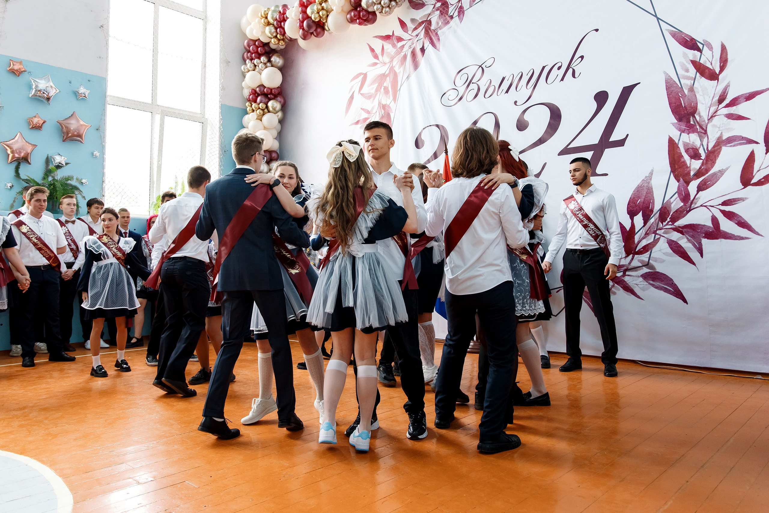 11 класс Последний звонок. Фотограф Любовь Корниенко, Примоский край