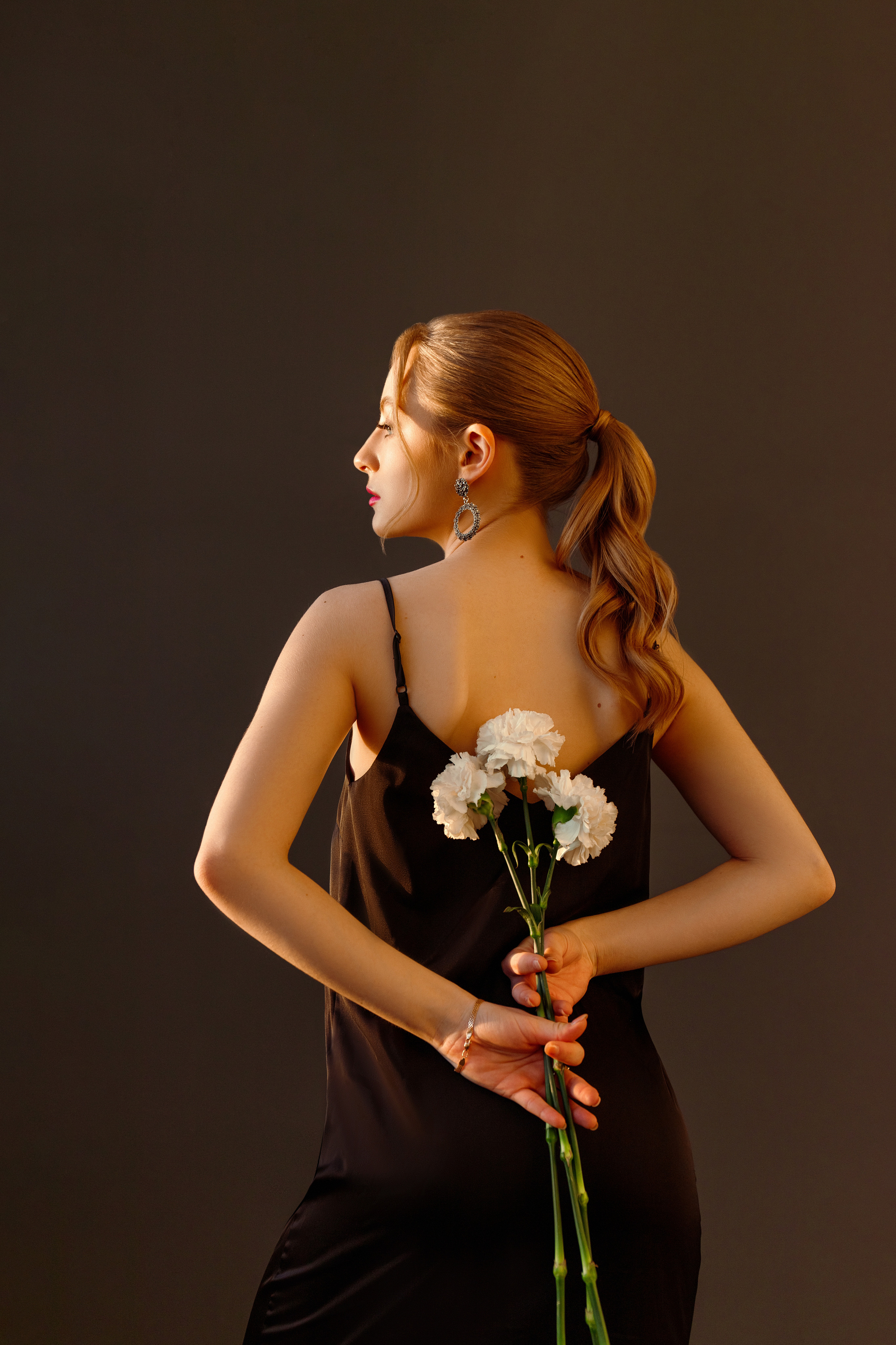 Студийная фотосъёмка с розовыми гвоздиками | Фотограф Екатерина Космачева