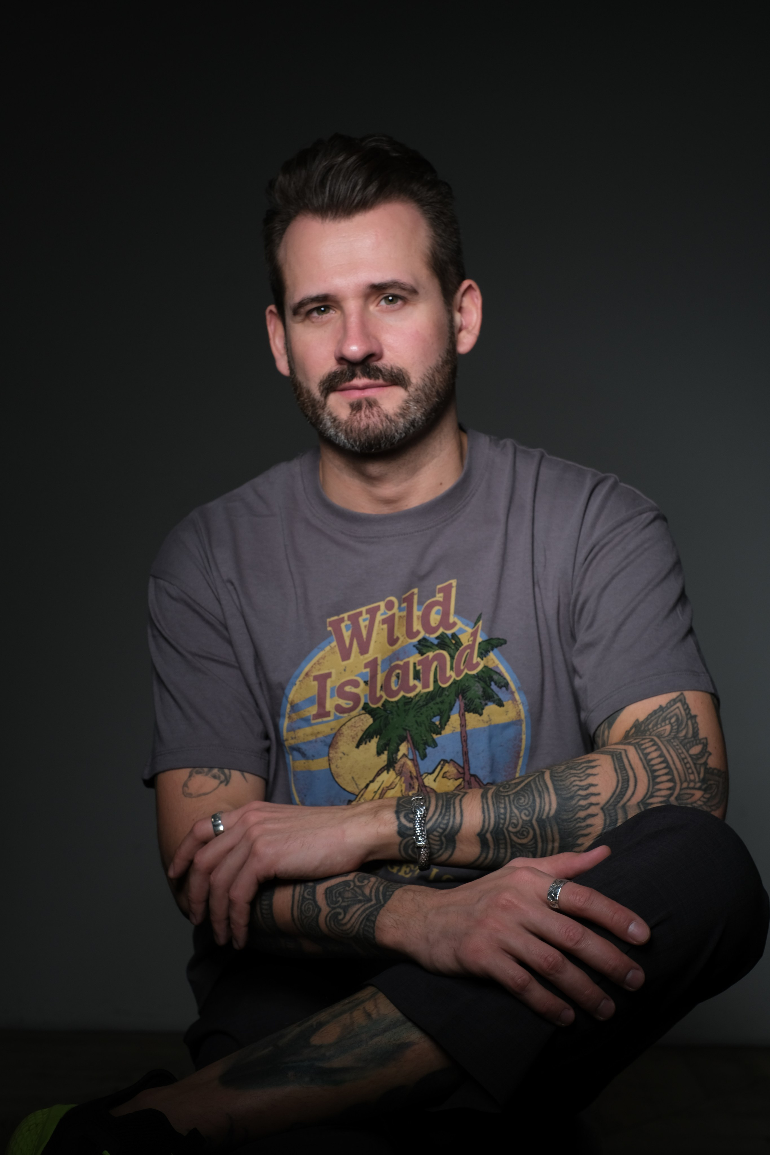 Мужской портрет. Алексей. Локация: WoodStudios. Фотограф Наталия Стромцова │Москва