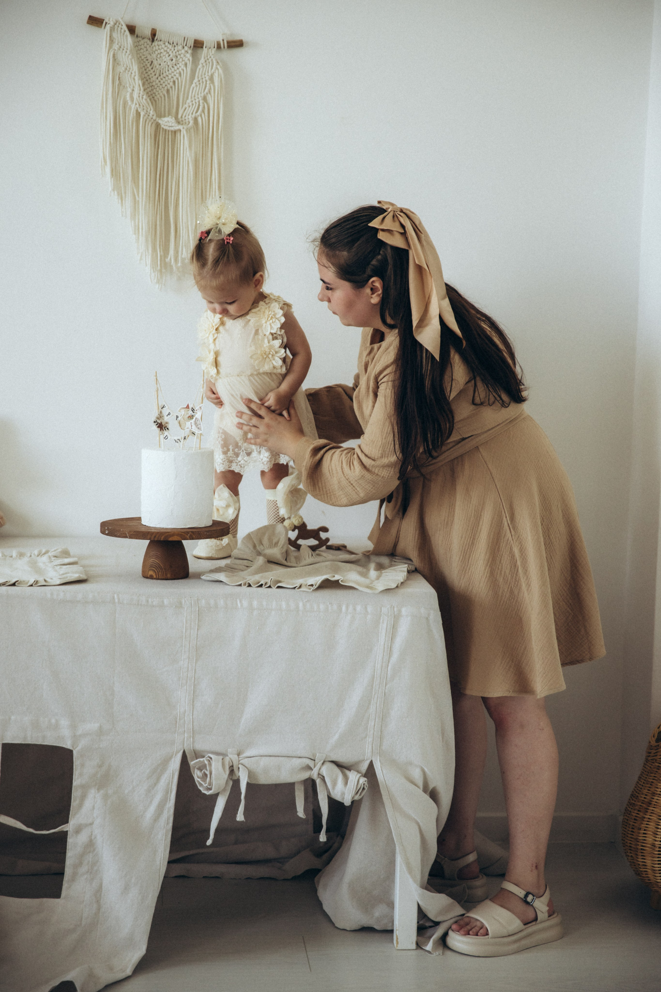 Полина с мамой. Фотограф на крещение в Рязани. Семейный фотограф