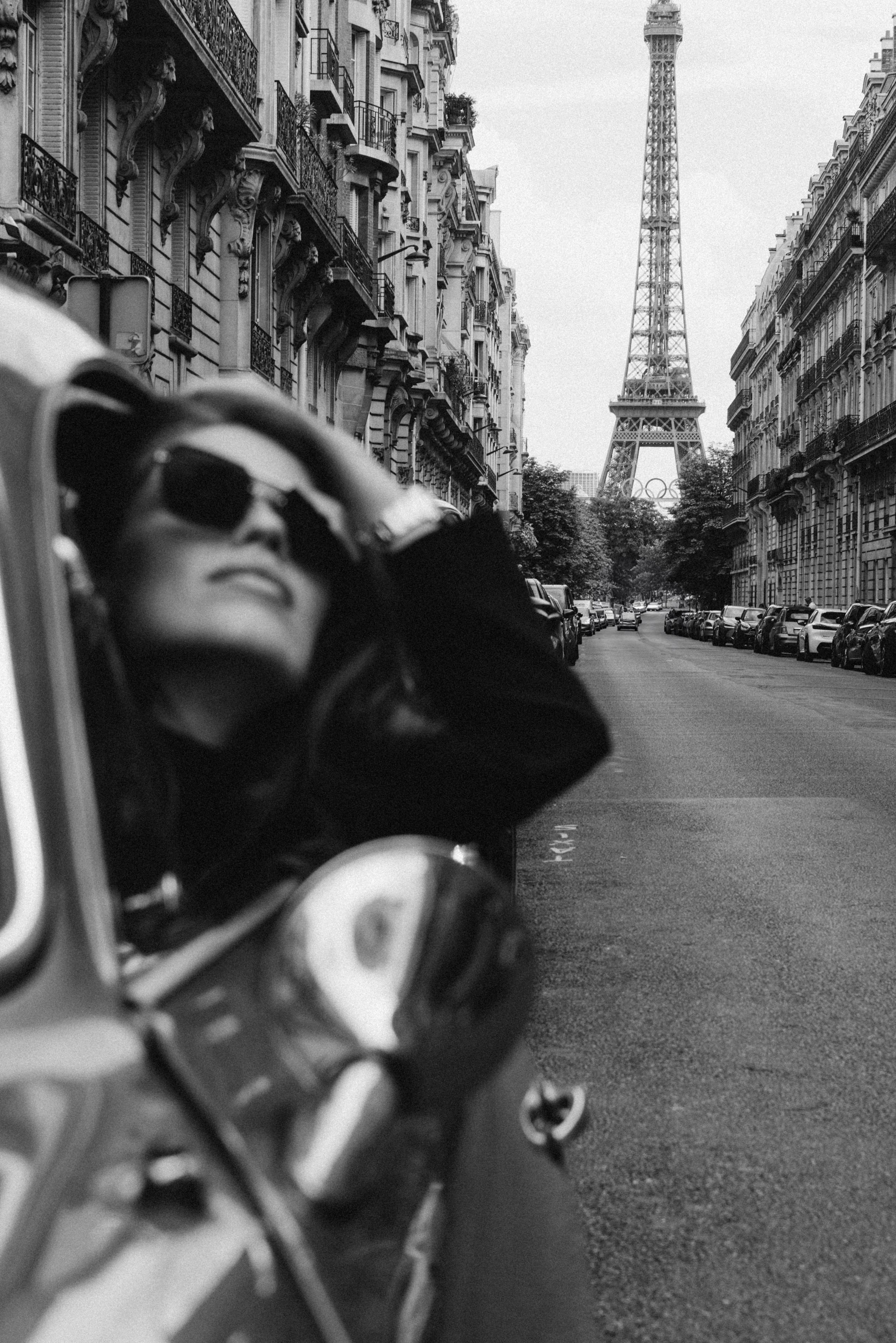 Hit the road. Photographer in Paris