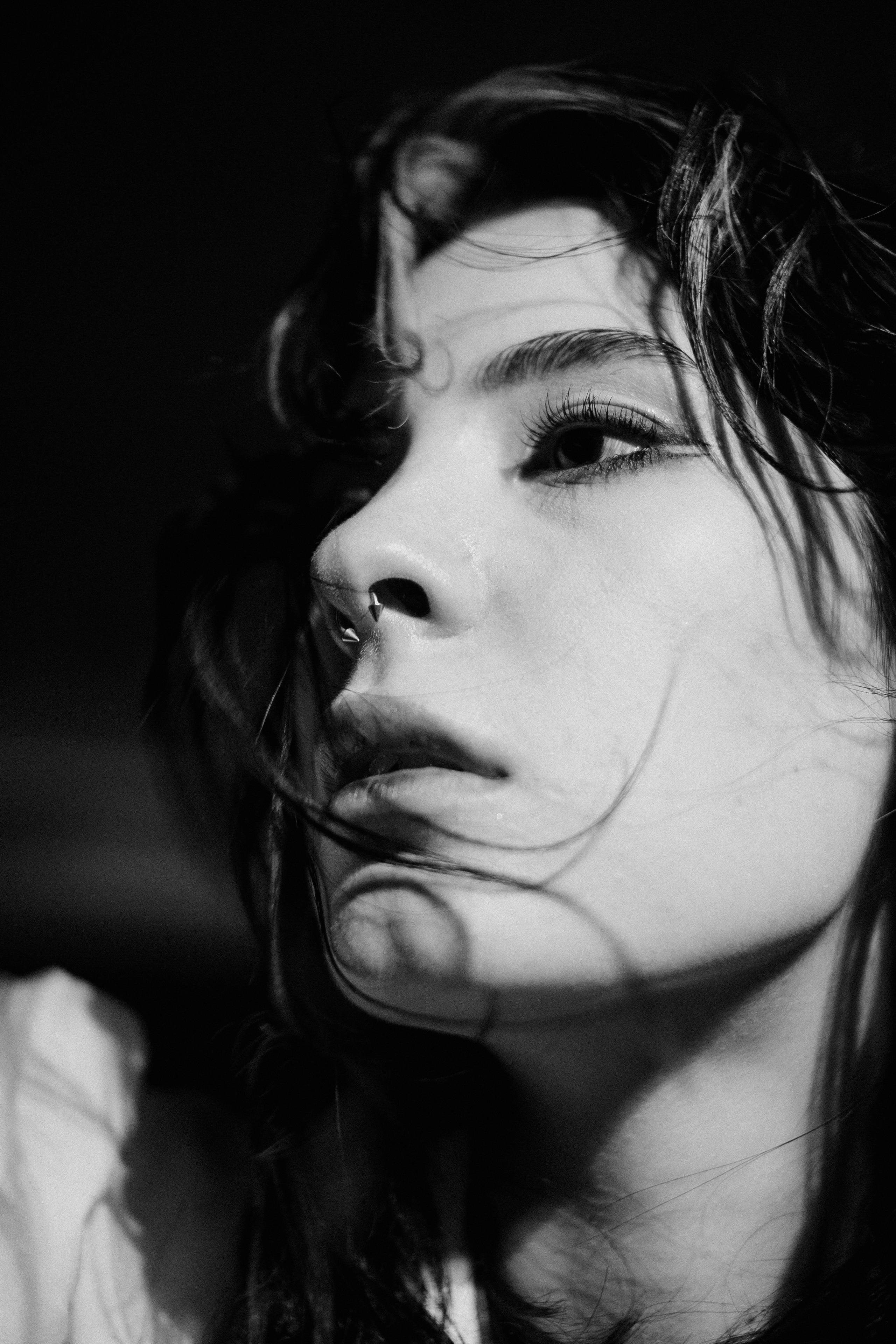 Съёмка у моря с оленьими рогами