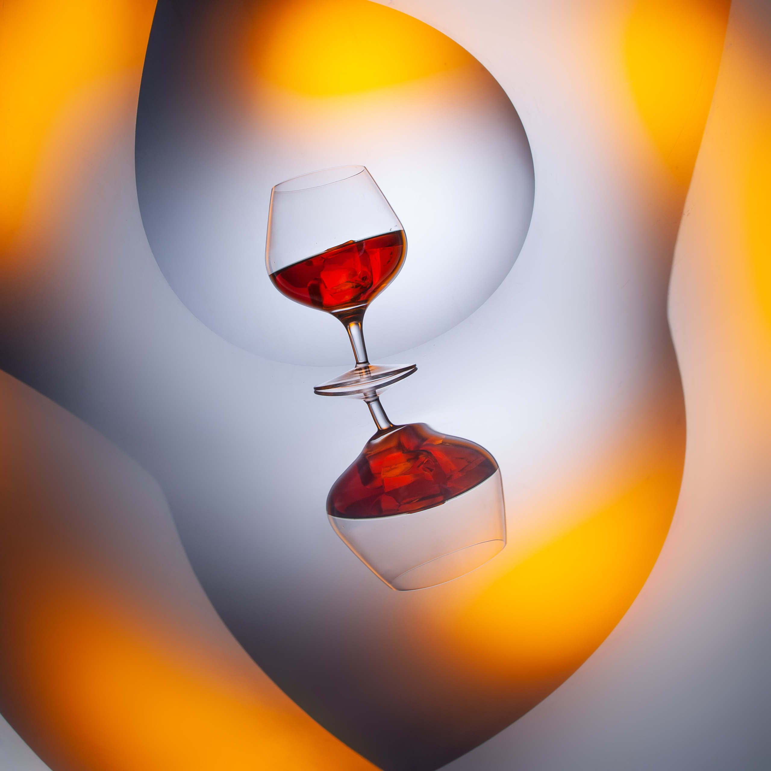 Пьяная чашка. Фотограф Мария Кольцова