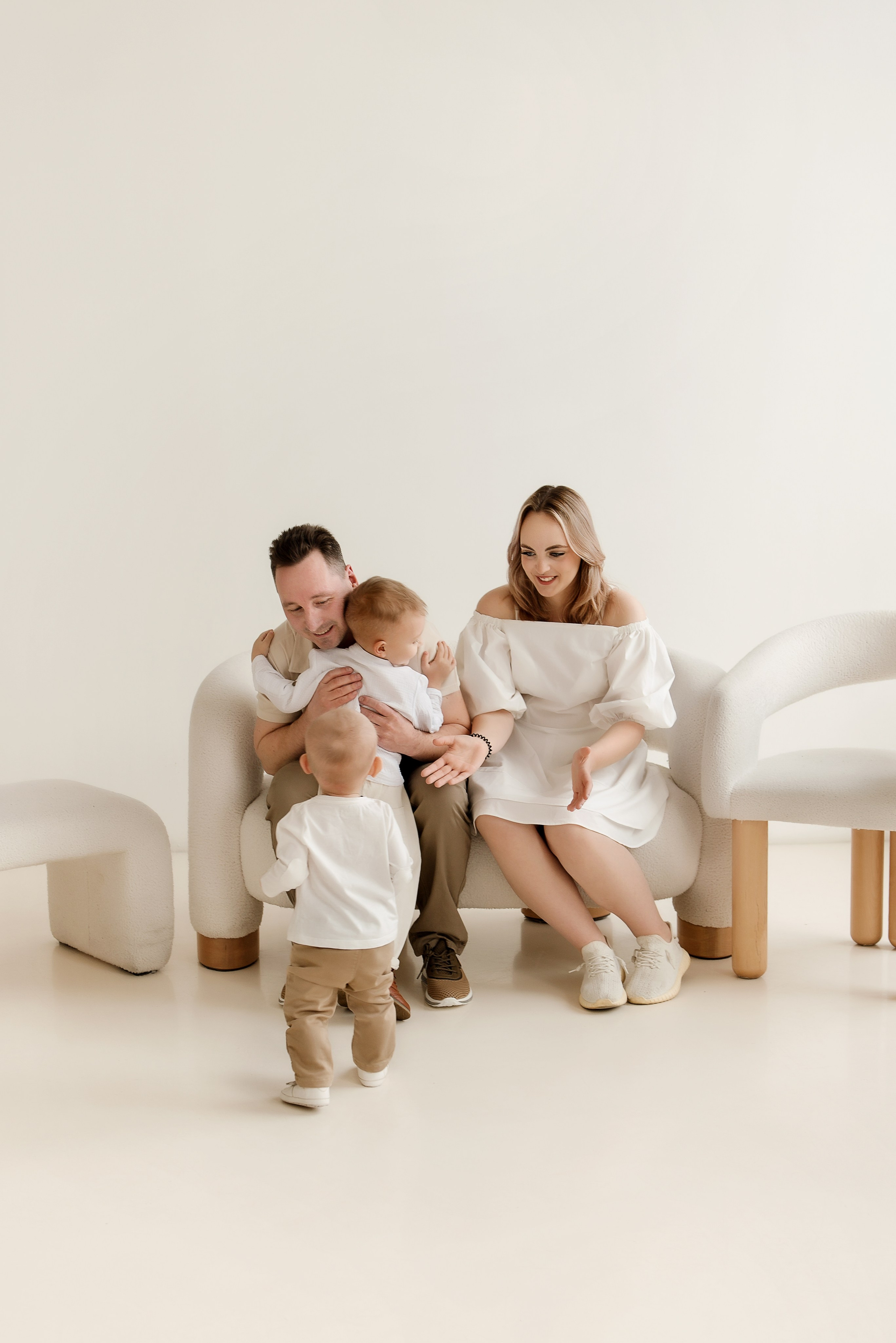 Семейная съёмка большой семьи в Москве. Детский фотограф в Долгопрудном и Москве