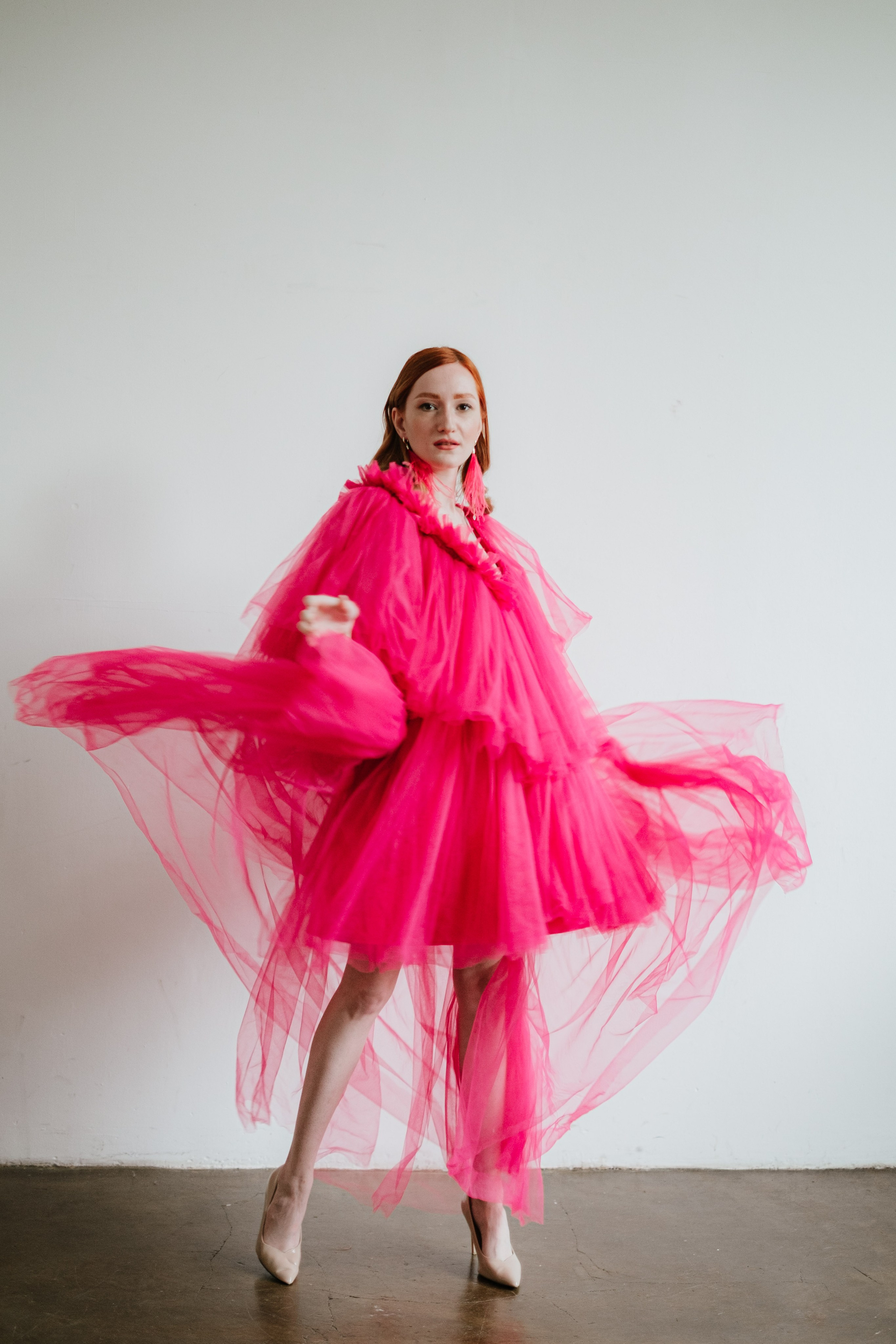 Фотосессия с платьем в студии. Портреты студия Москва. Модельные тесты. Lovestory студия в Москве. Женсий фотограф