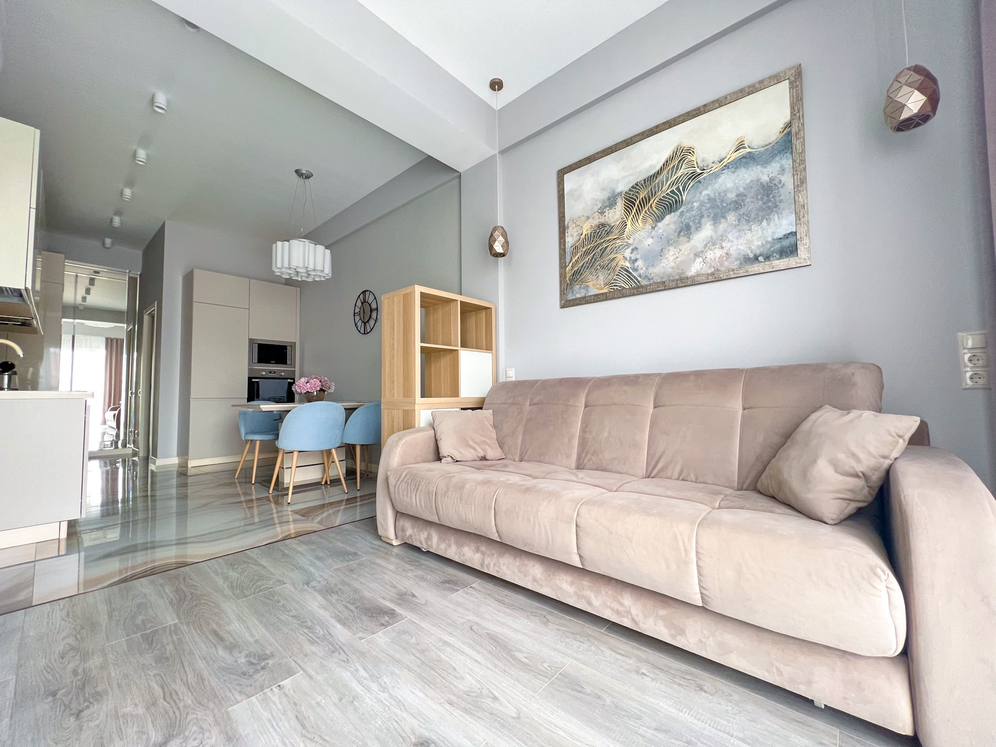 Просторная 2-комнатная квартира с дизайнерским ремонтом и видом на море!. Квартиры посуточно, длительно в Сочи, LARA APART GROUP