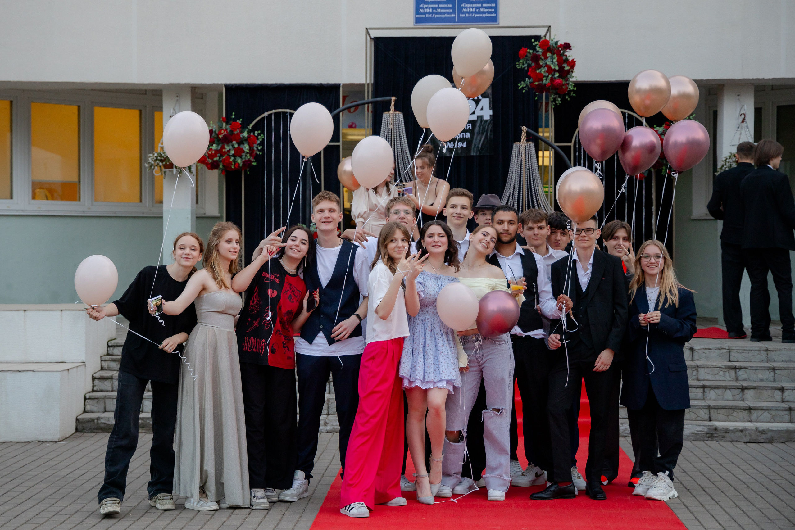 Школьный выпускной 2024 год в Соколе (Минск). Свадебный фотограф в Минске/Беларуси Сергей Спиридонов