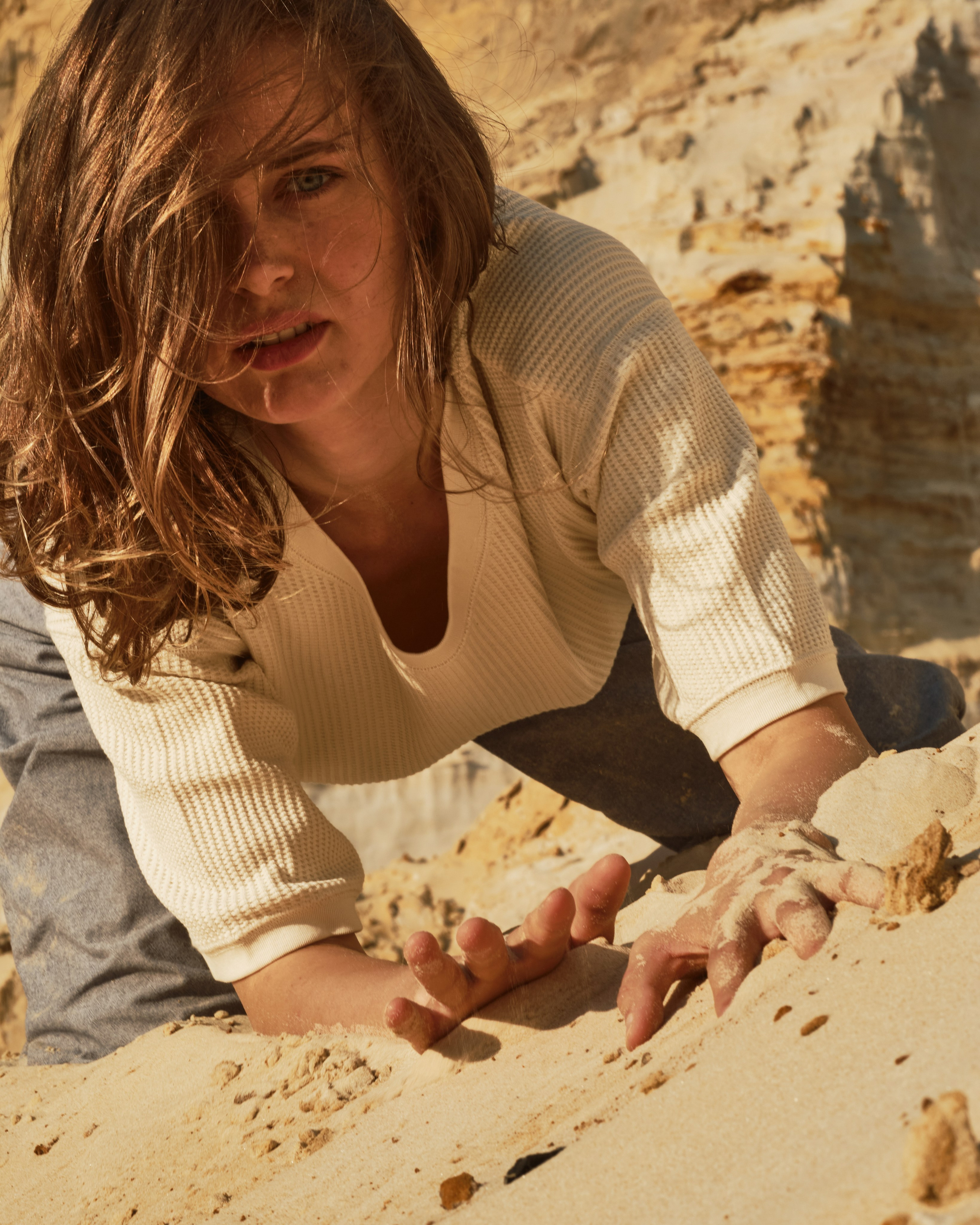 Светлана в пустыне (на пляже). Фотограф Максим Ерёмин