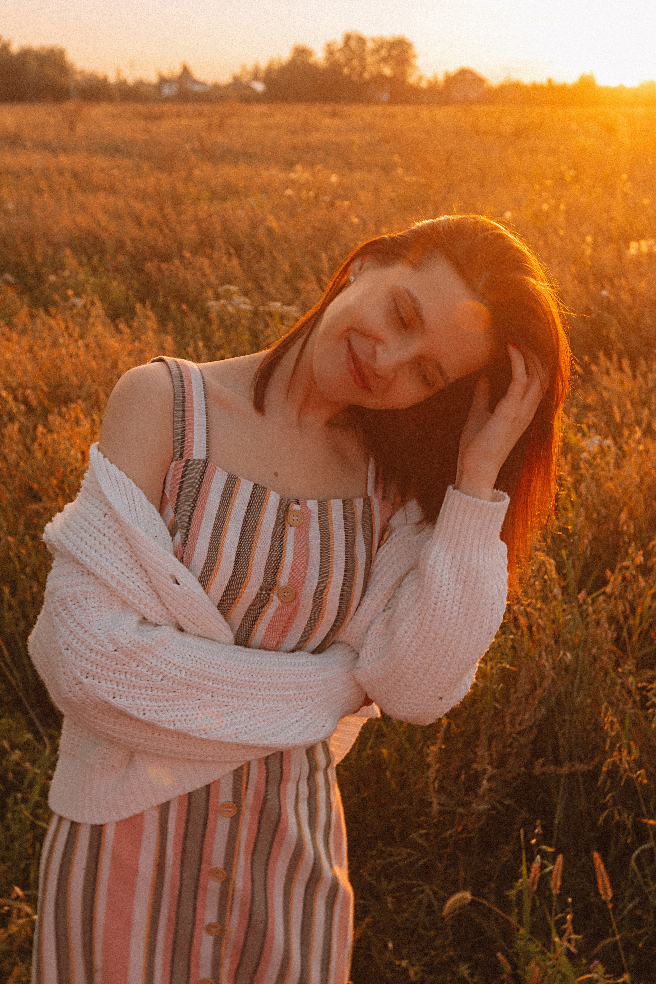 Поле love story на закате. Семейный фотограф Тюмень, фотограф на роды Салмина Мария