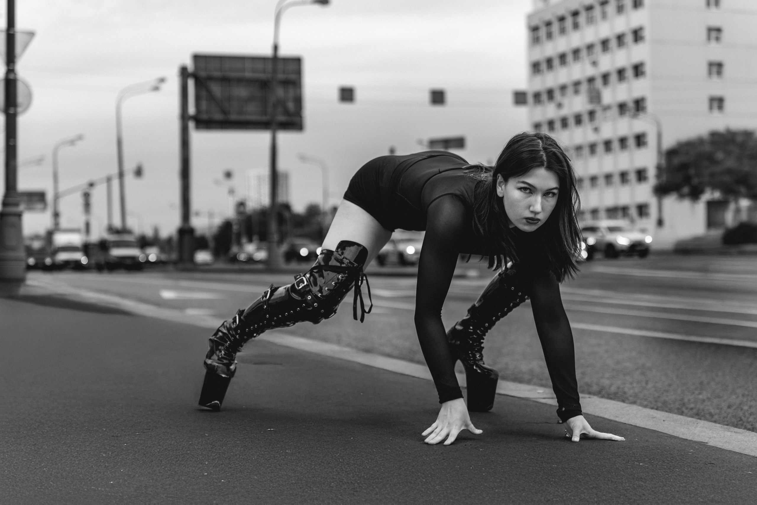 Стрит фотосессия на пилоне. Портретный фотограф в Москве Фарид Леонов