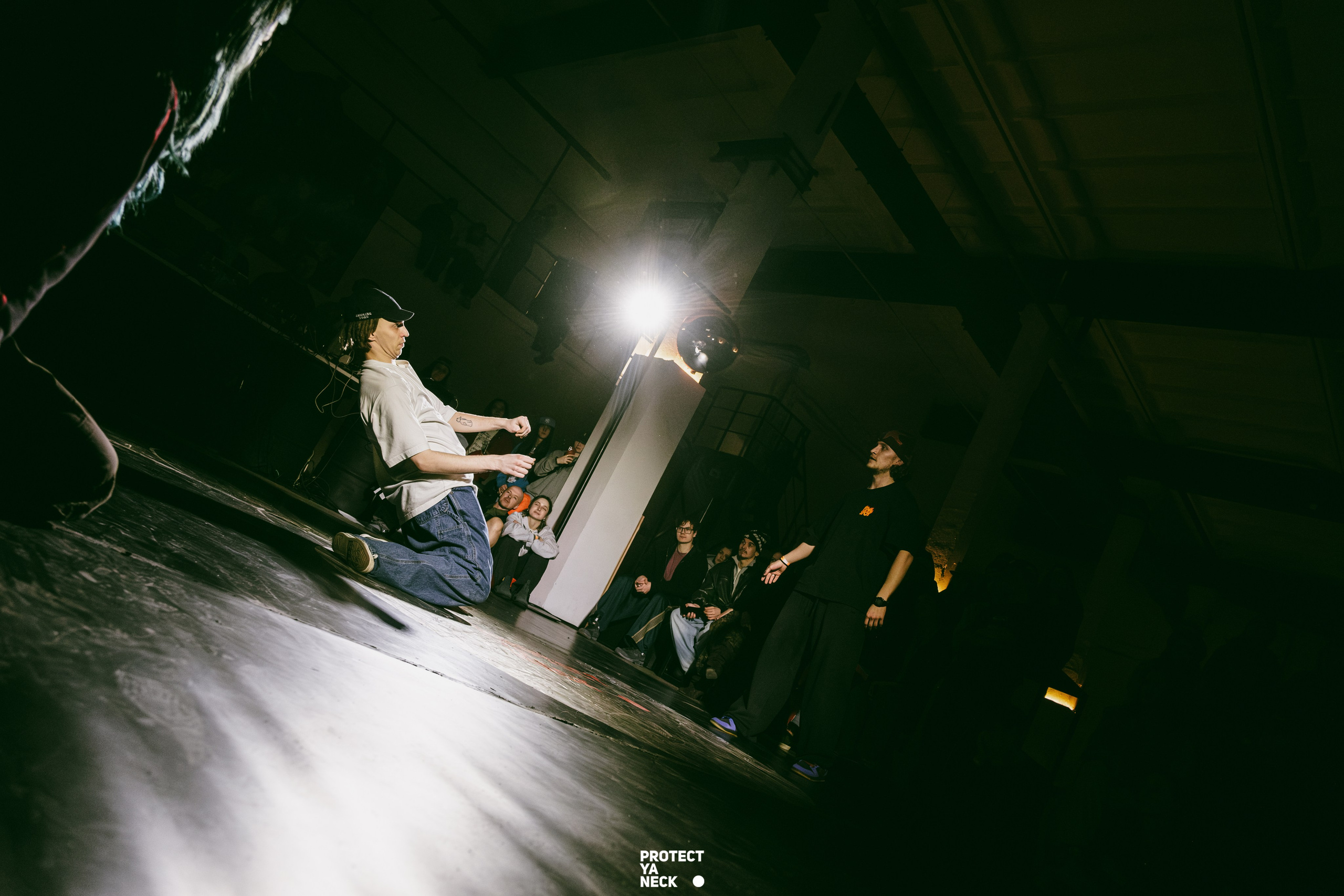 PROTECT YA NECK 22/03 (@youlovebu). Соня бу тебя сфоткала