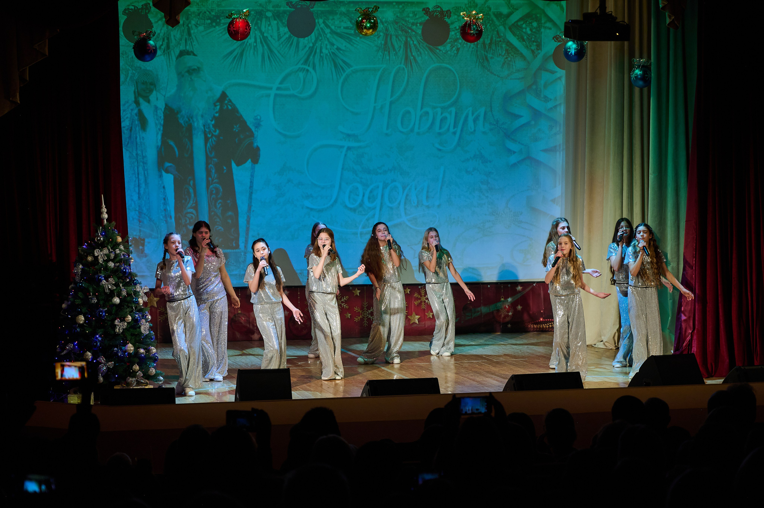 Концерт НГ В ДК. Жизнь курорта Кабардинка в фотографиях