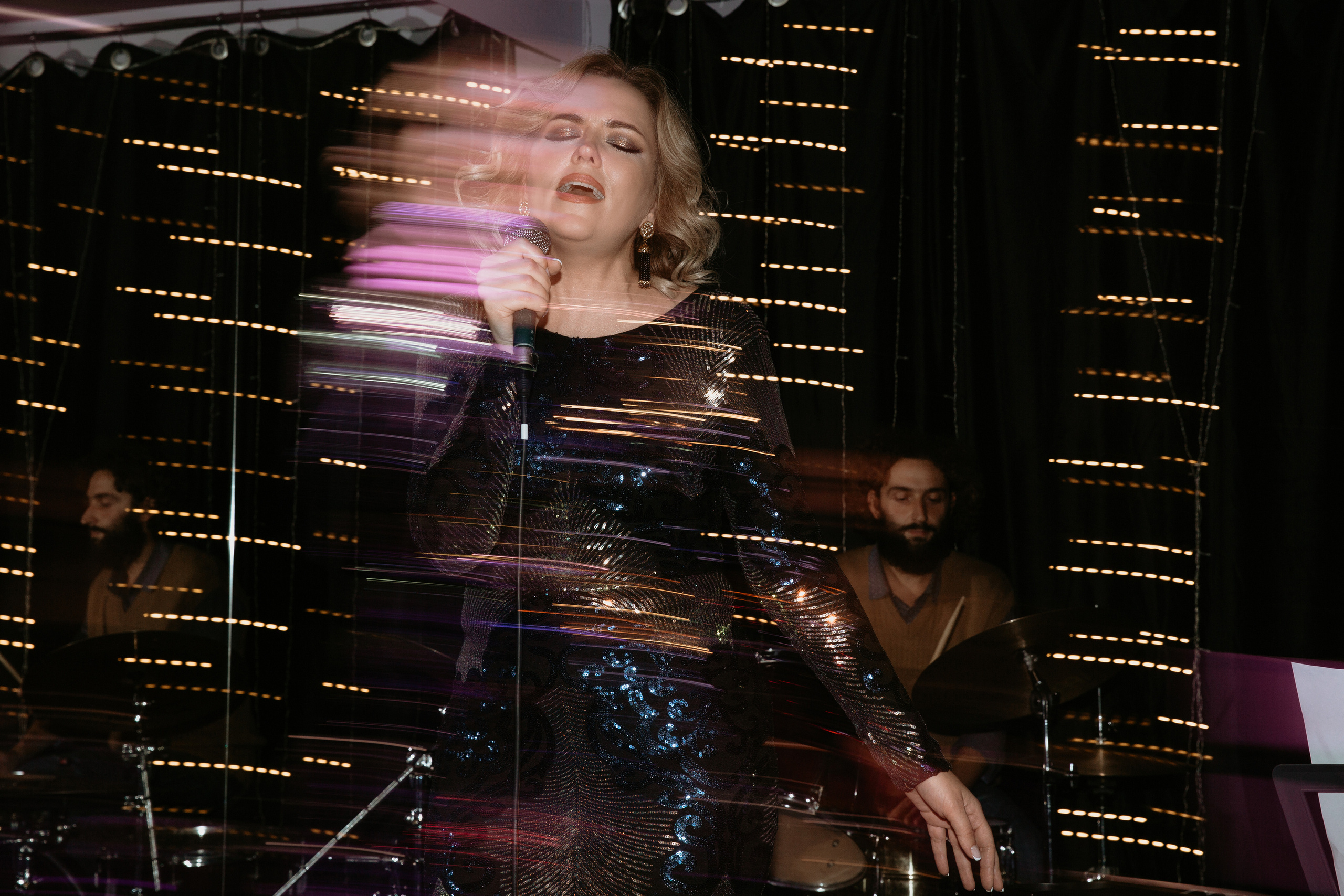 Мадмуазель поет Джаз. Свадебный и семейный фотограф в Москве Julia Juice