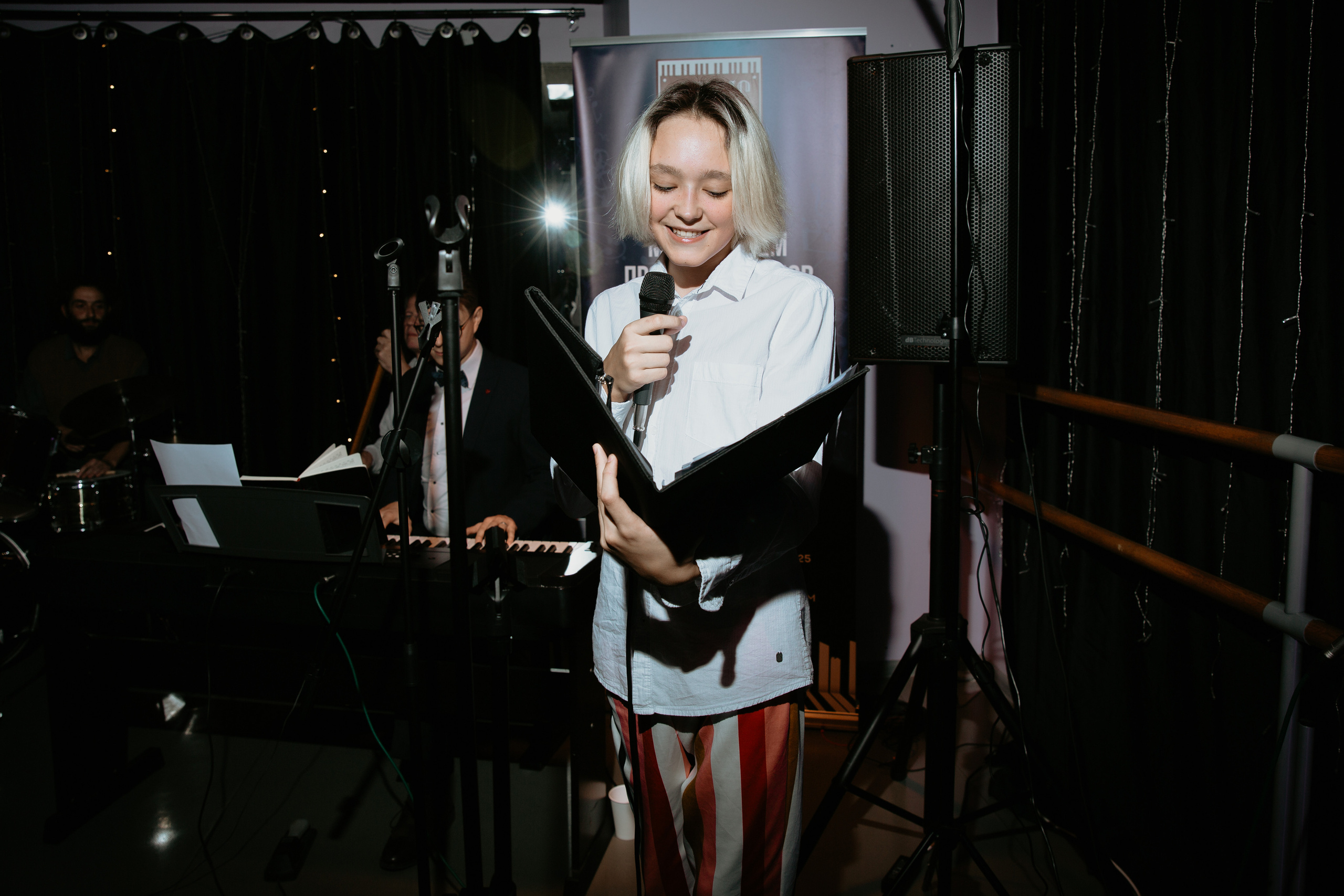 Мадмуазель поет Джаз. Свадебный и семейный фотограф в Москве Julia Juice