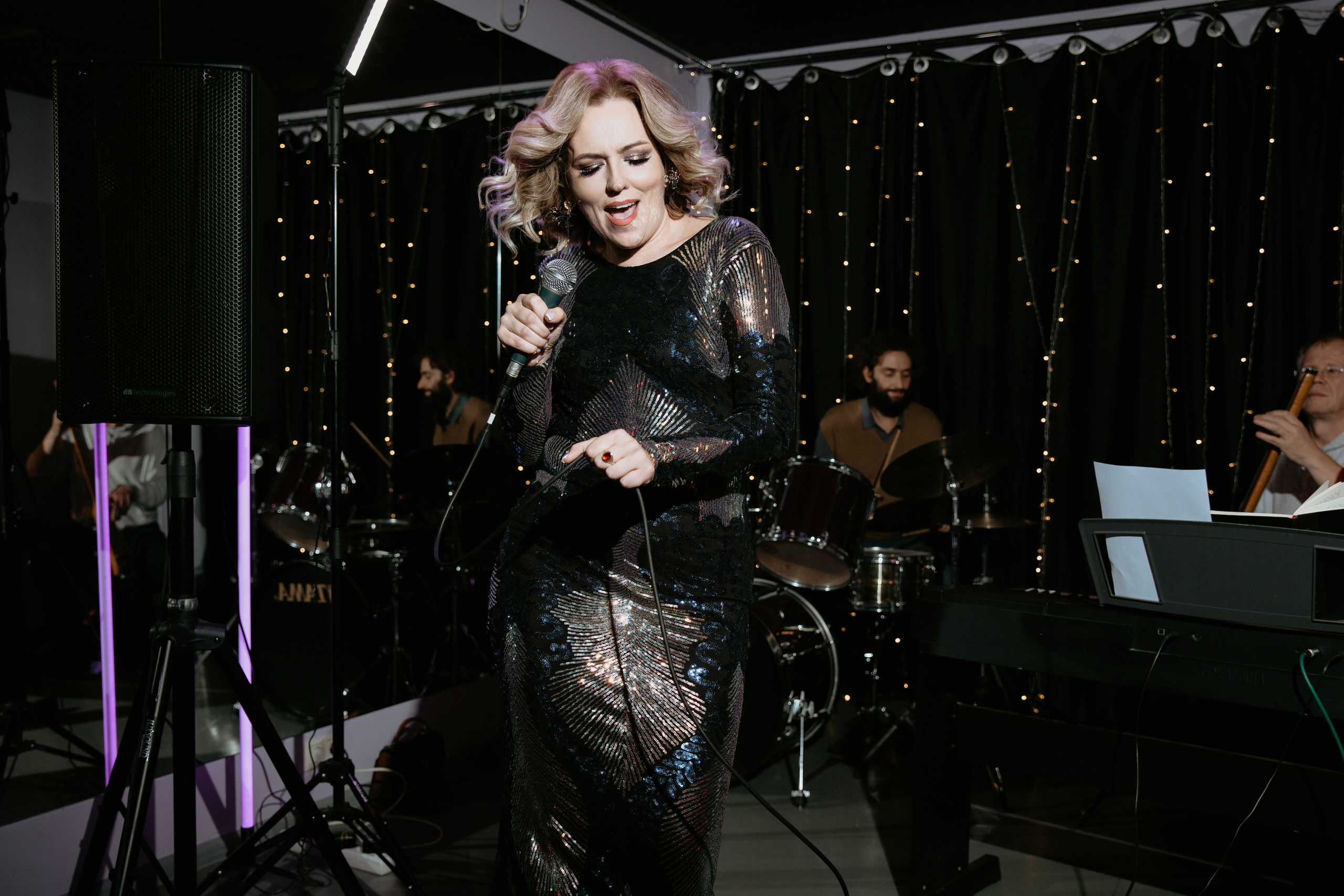 Мадмуазель поет Джаз. Свадебный и семейный фотограф в Москве Julia Juice