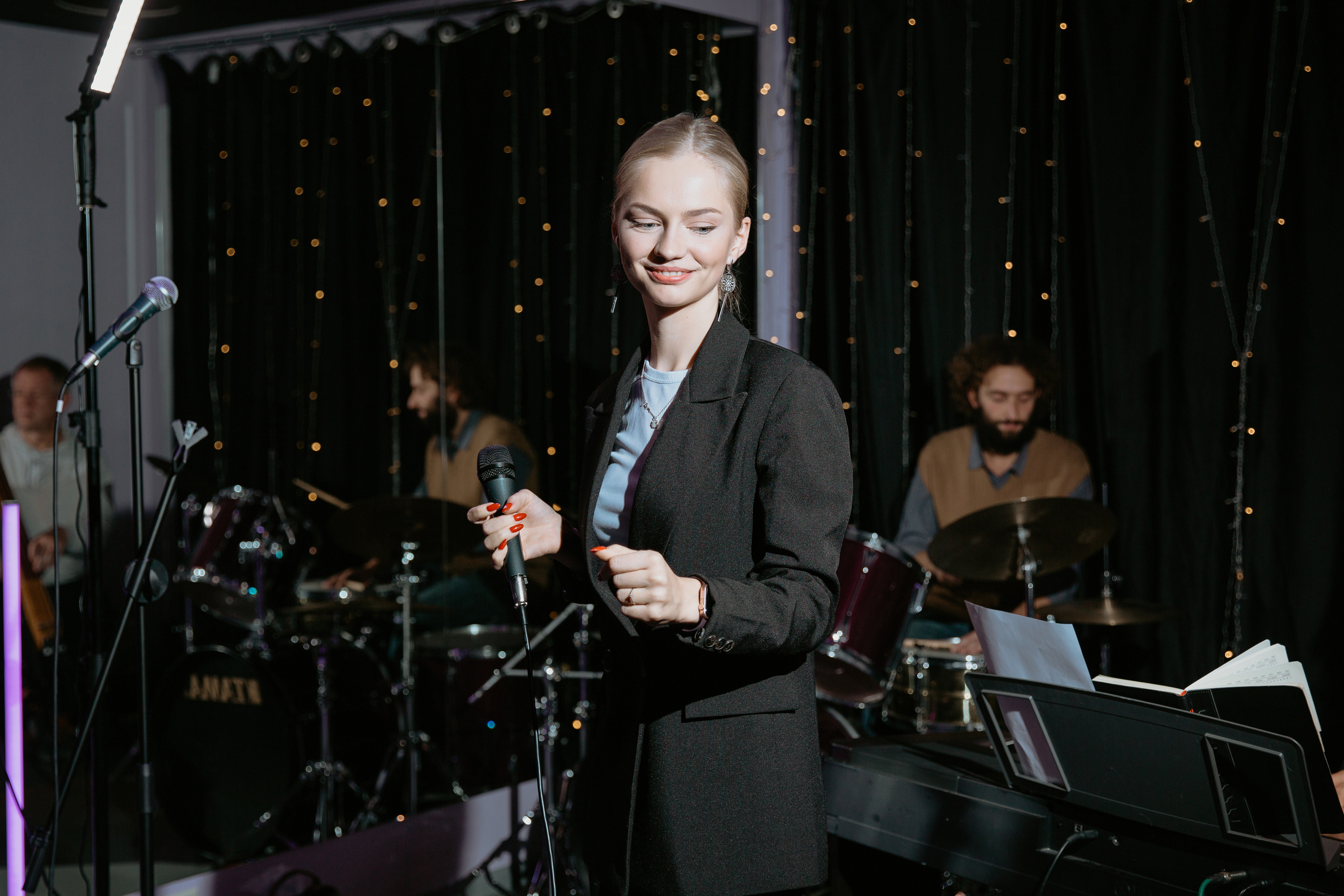 Мадмуазель поет Джаз. Свадебный и семейный фотограф в Москве Julia Juice