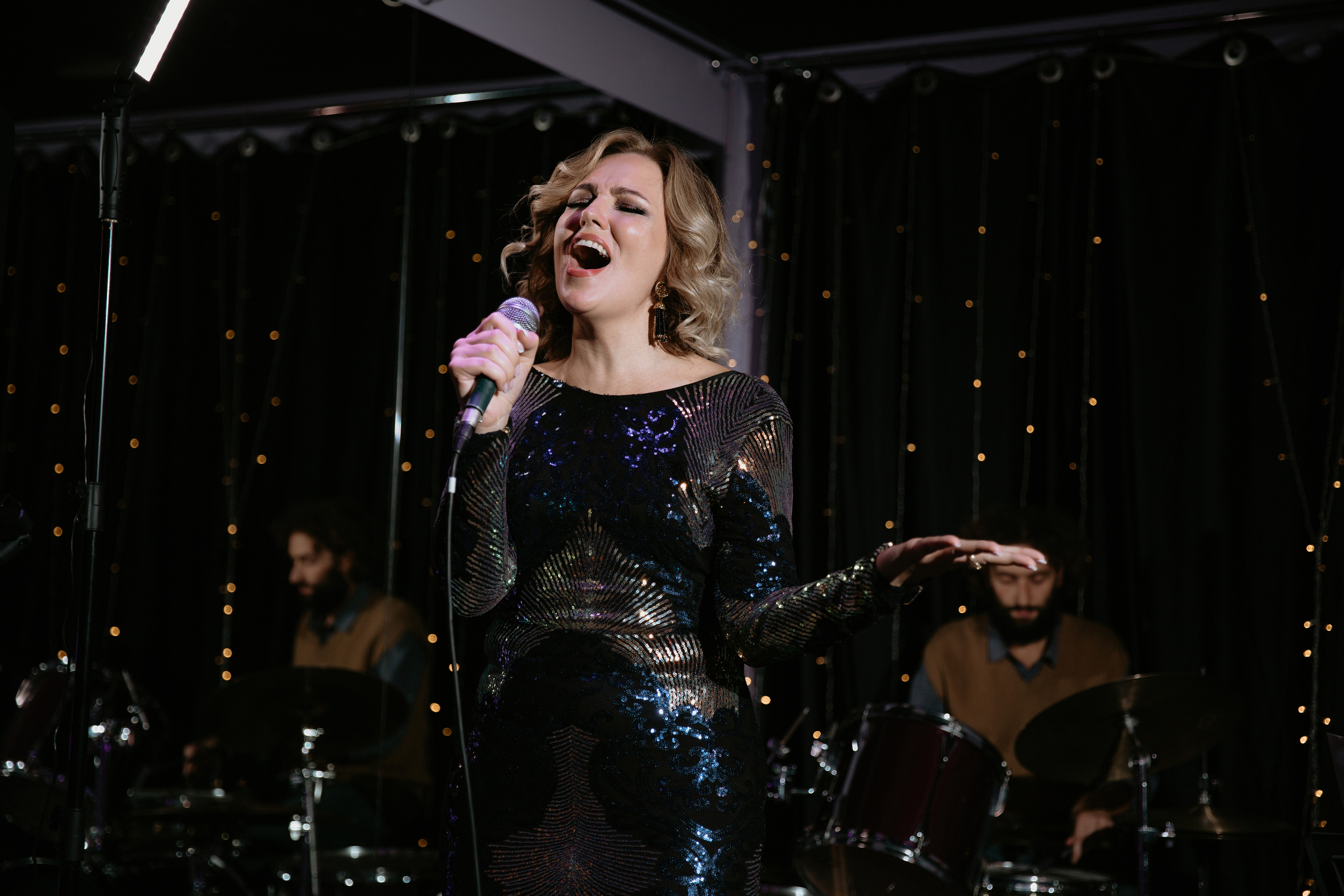 Мадмуазель поет Джаз. Свадебный и семейный фотограф в Москве Julia Juice