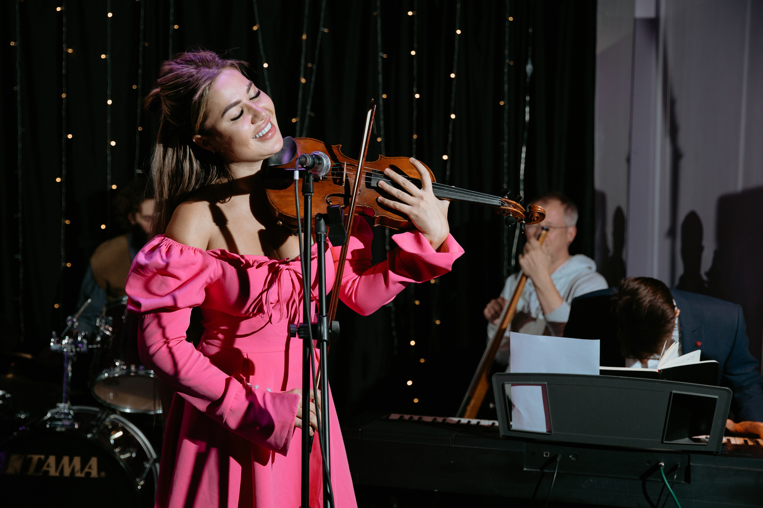 Мадмуазель поет Джаз. Свадебный и семейный фотограф в Москве Julia Juice