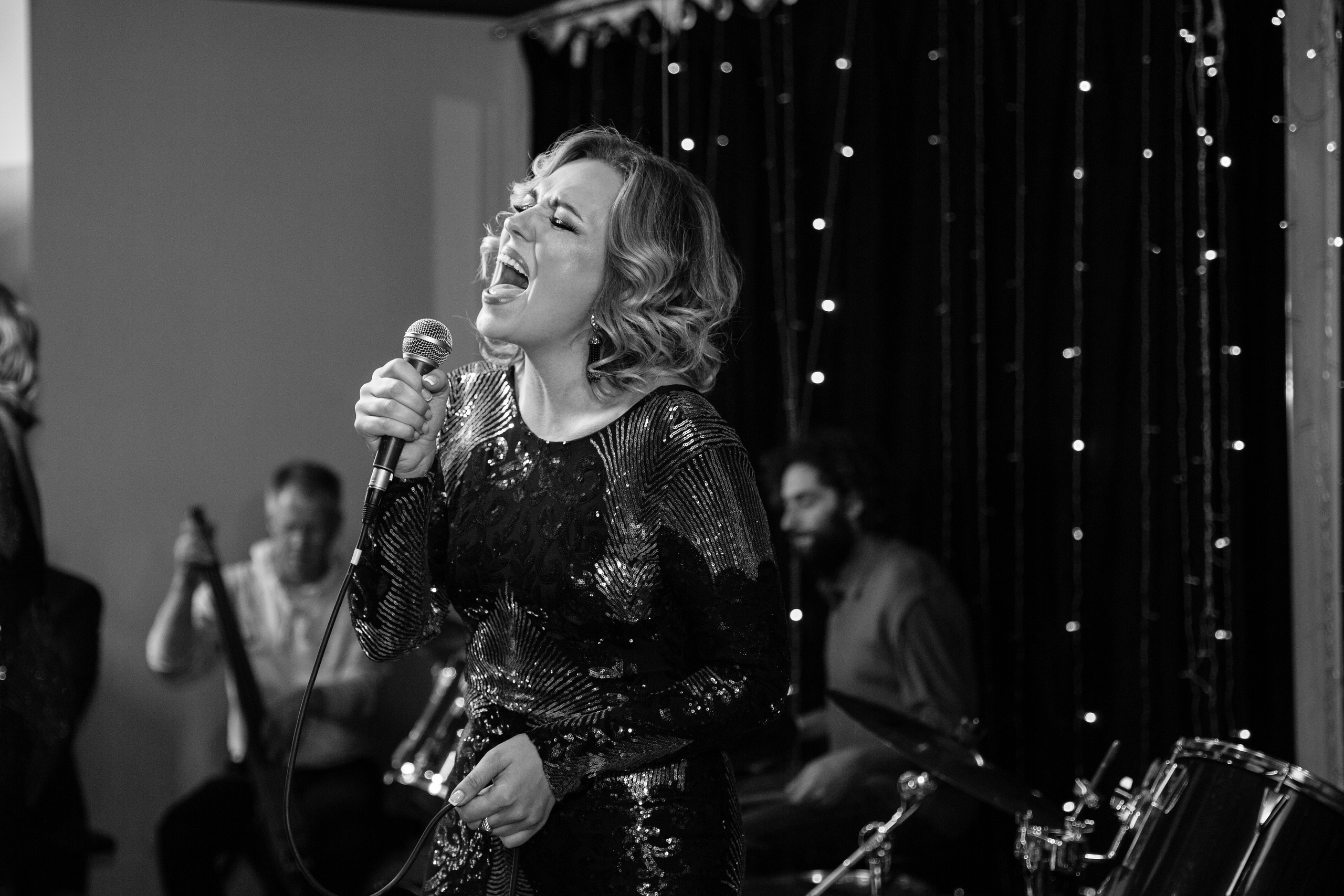 Мадмуазель поет Джаз. Свадебный и семейный фотограф в Москве Julia Juice