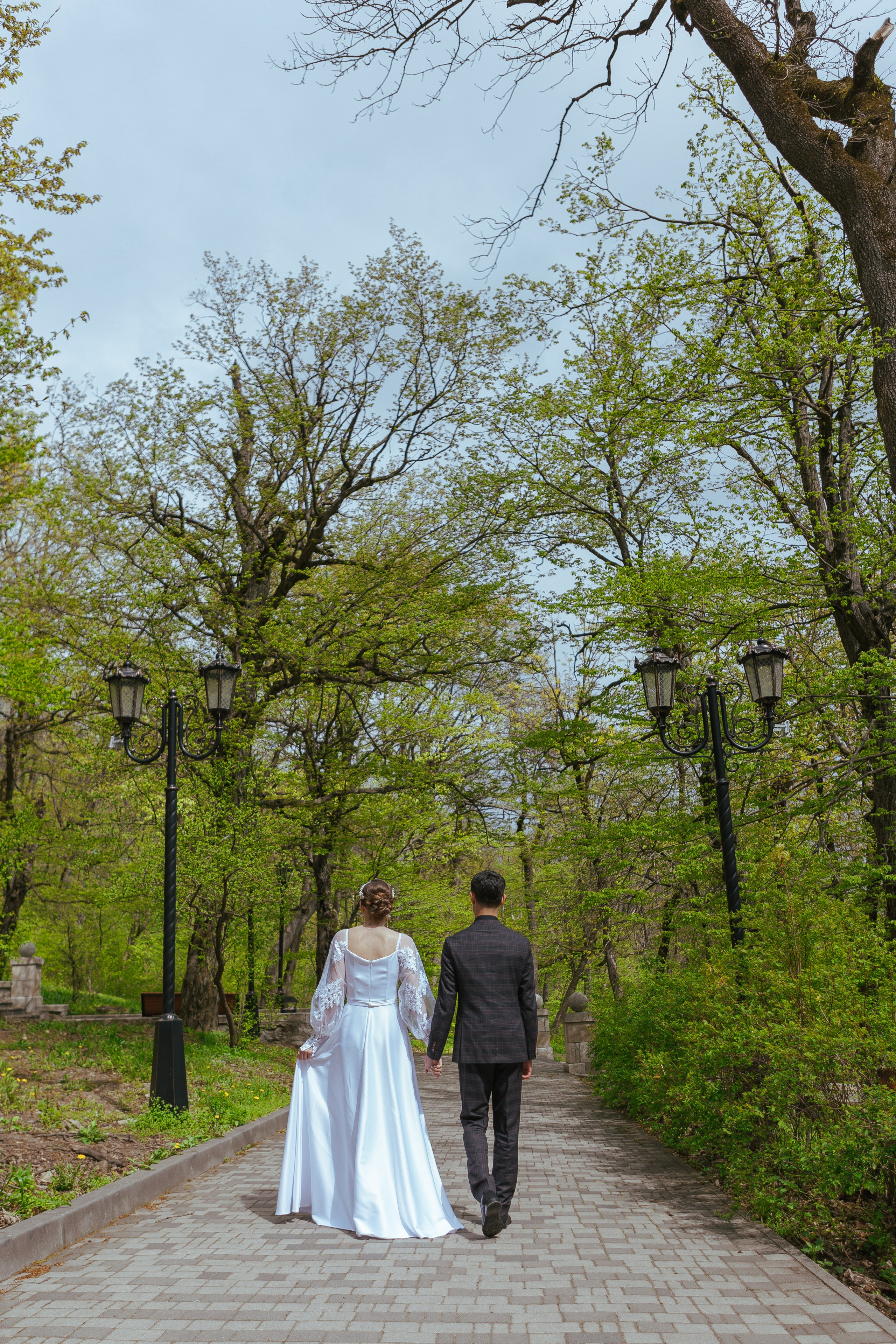 Свадебная прогулка жениха и невесты по Железноводску. Фотограф Ставрополь Пятигорск Елизавета Дарина