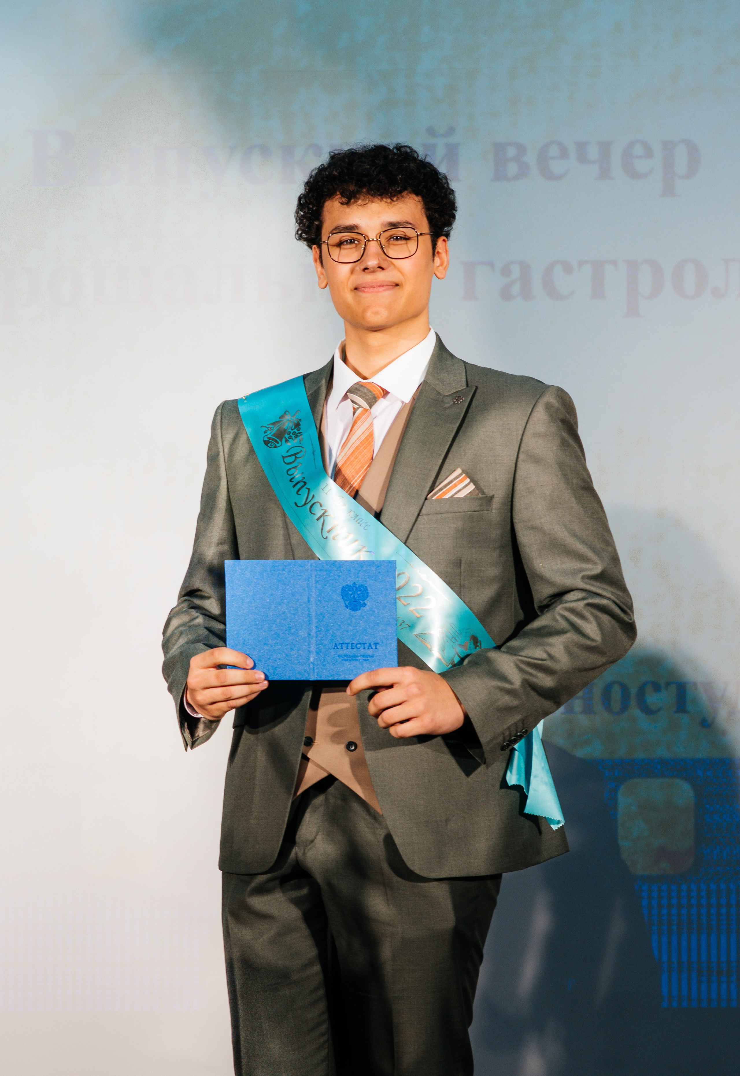 Вручение аттестатов. Выпускные альбомы в Подольске Москве и МО