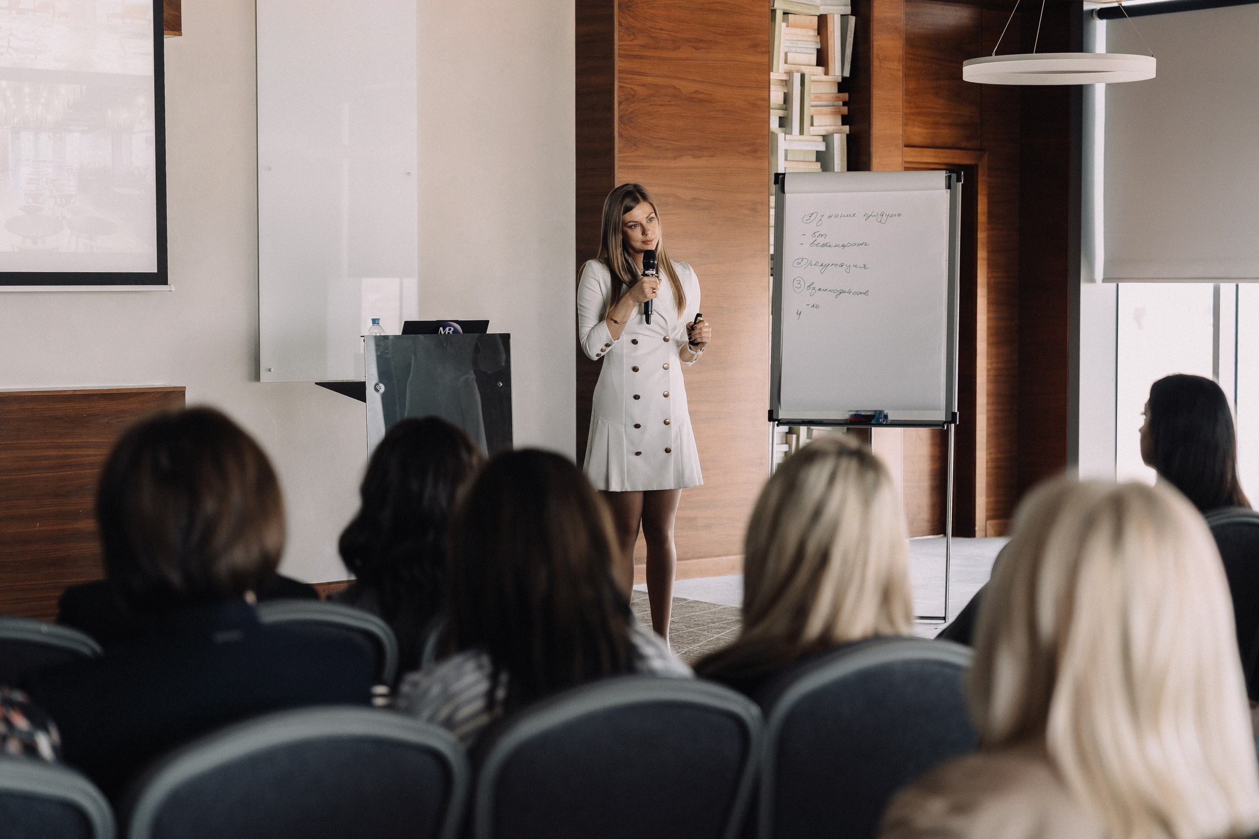 Застройщики Москвы MR (МАРРИОТ). Свадебный и репортажный фотограф в Воронеже Роман Янко