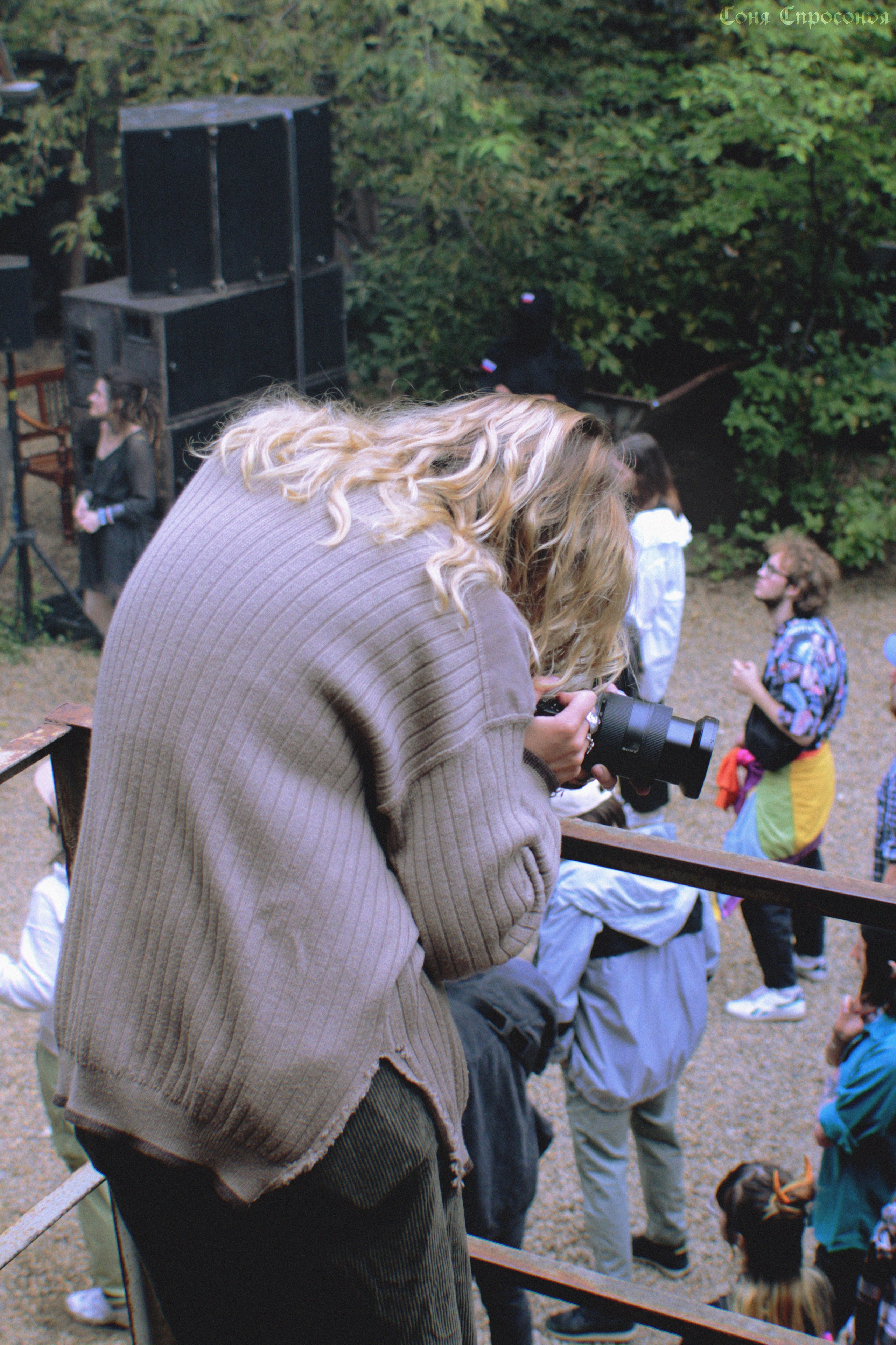 Синестетик 26.08.23. Концертный и портретный фотограф в Москве Соня Спросонья
