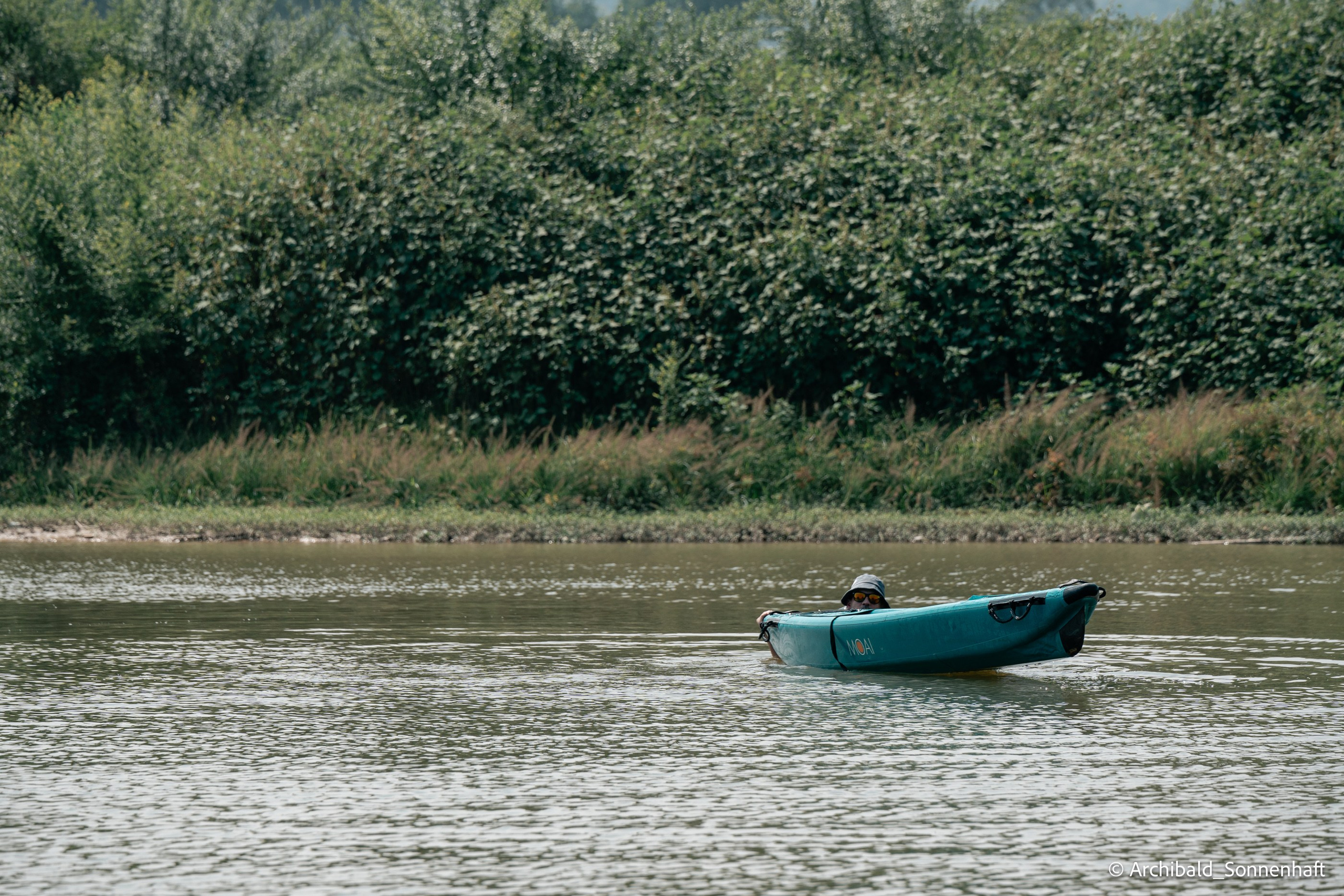 Weekend kayaking trip. Photographer in Guangzhou, China. Archibald Sonnenhaft