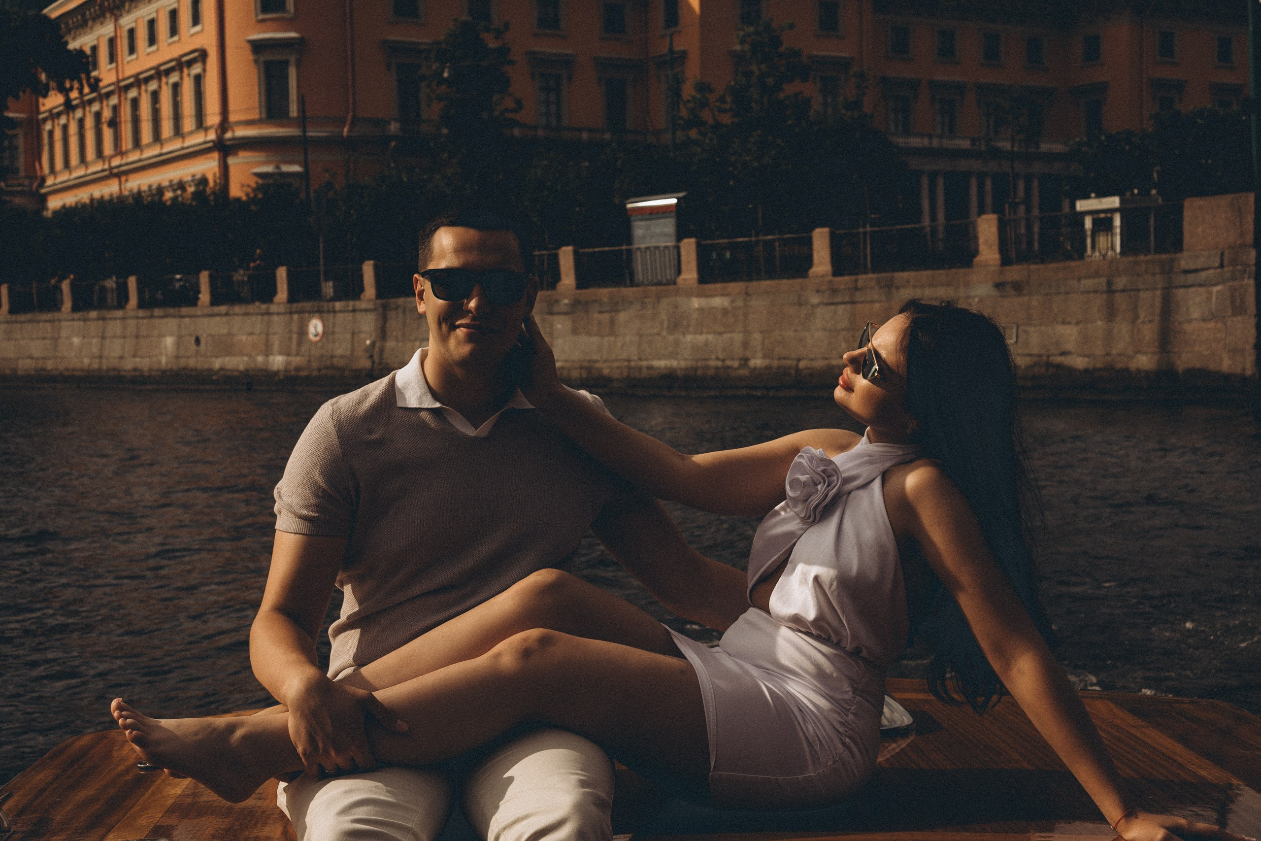 СВАДЕНБНАЯ СЬЕМКА НА КАТЕРЕ ПО КАНАЛАМ САНКТ-ПЕТЕРБУРГА И В АКВАТОРИИ НЕВЫ. Профессиональный фотограф, Санкт-Петербург — Виктория Богомолова