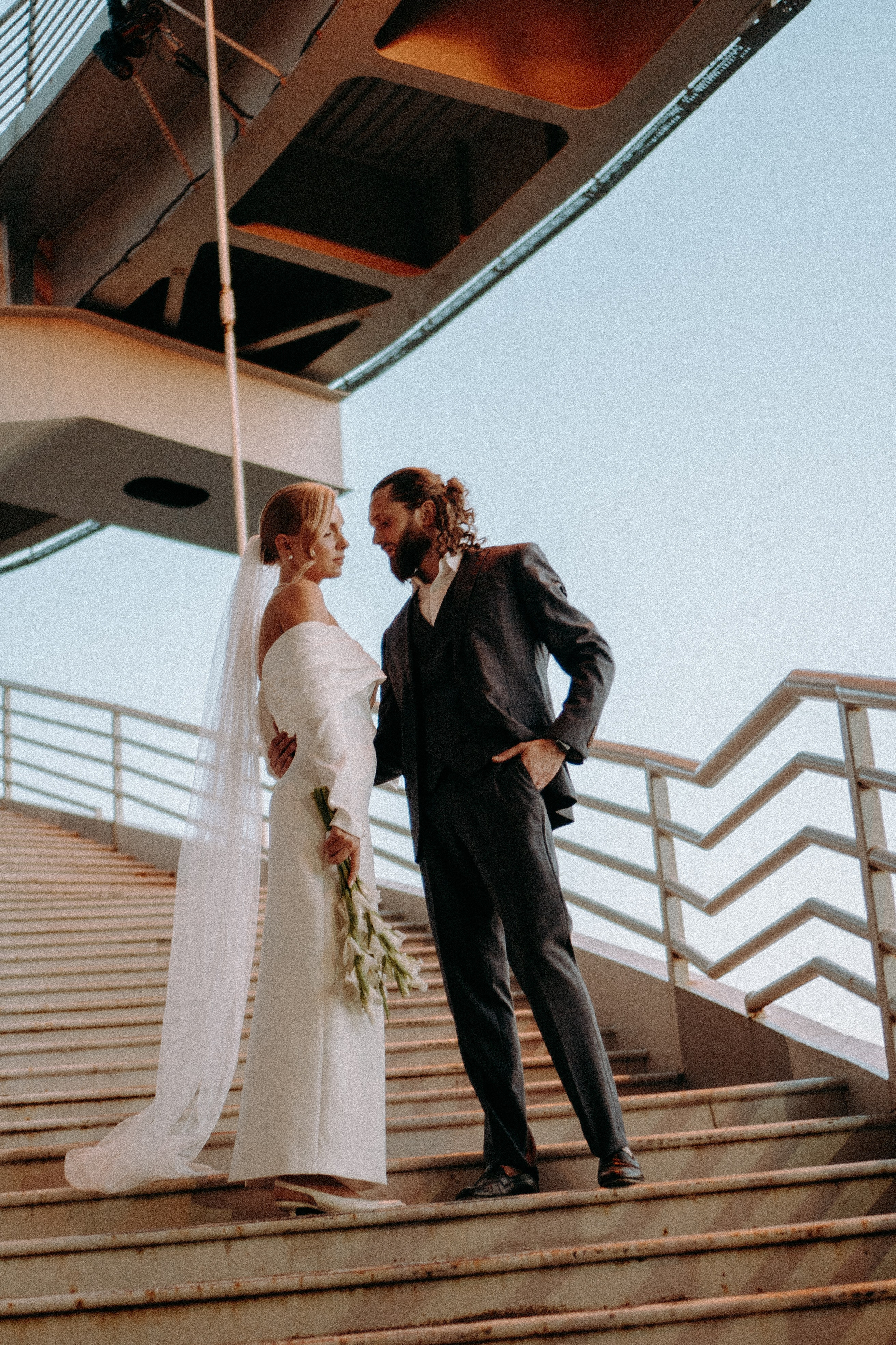 СВАДЕБНАЯ СЬЕМКА ВОЗЛЕ МСОТА БЕТАНКУРА НА КАБРИОЛЕТЕ. Профессиональный фотограф, Санкт-Петербург — Виктория Богомолова