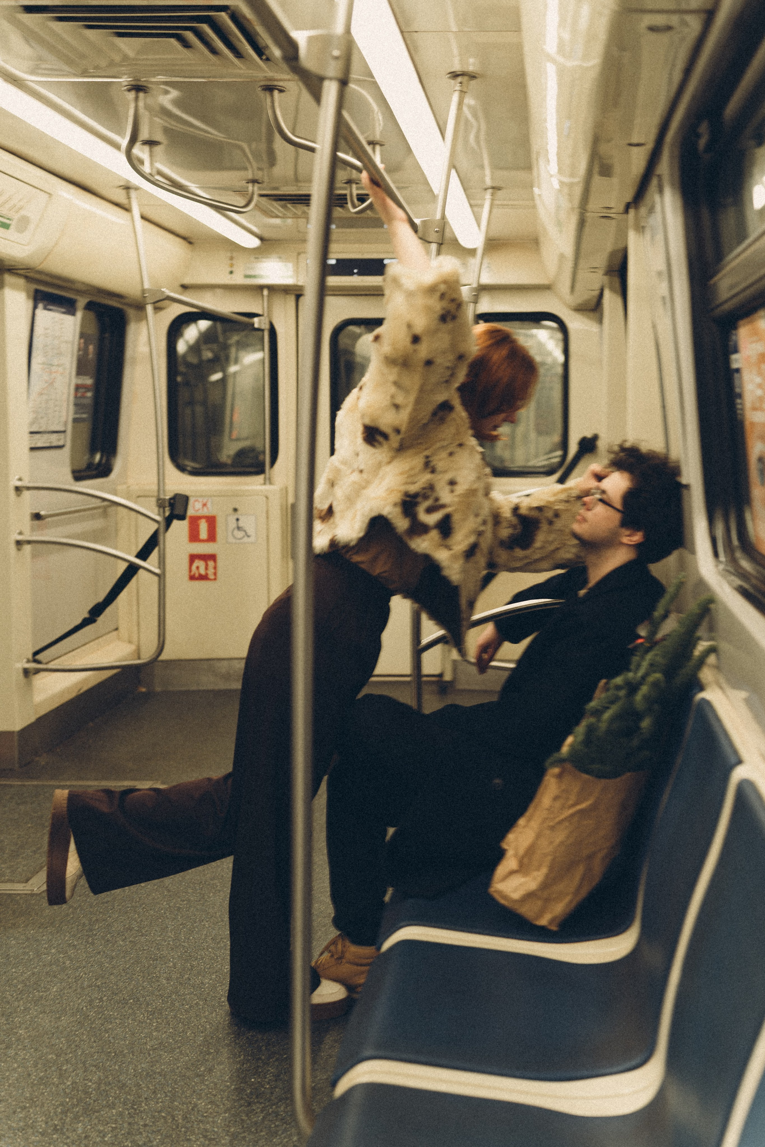 НОВОГОДНЯЯ ФОТОСЕСИИЯ ПАРЫ В МЕТРО ЛЮБОВЬ. Профессиональный фотограф, Санкт-Петербург — Виктория Богомолова