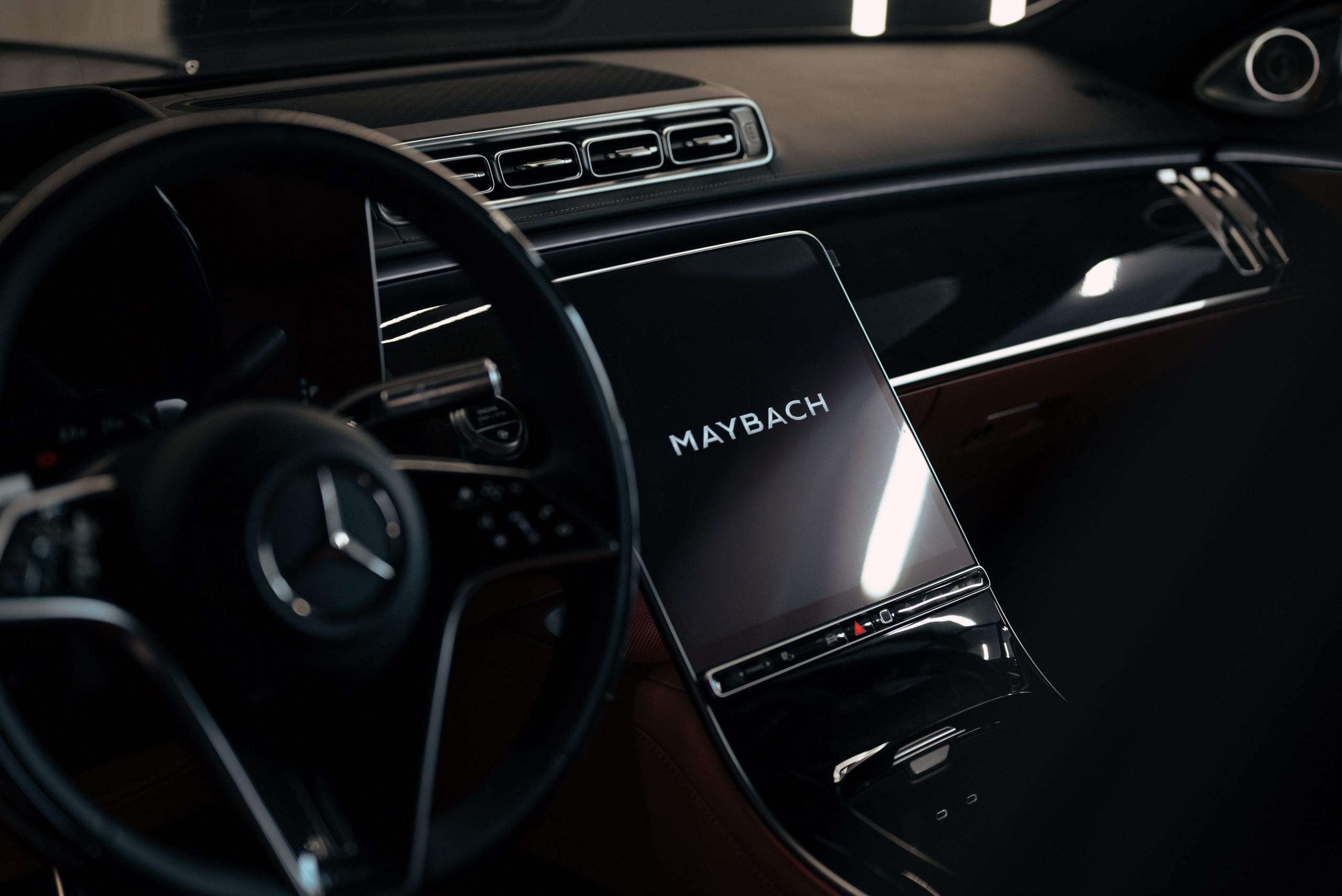 Mercedes Maybach v12 Black. DeLorein