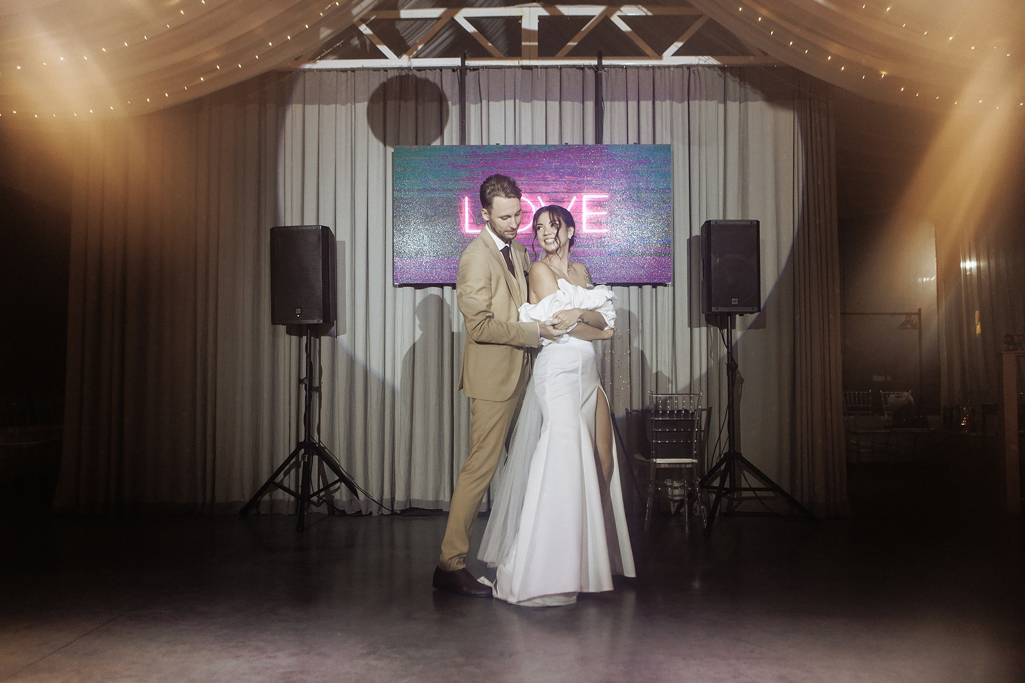 Саша и Вика 5.09.25. Свадебный фотограф Владивосток Алина Гевондова