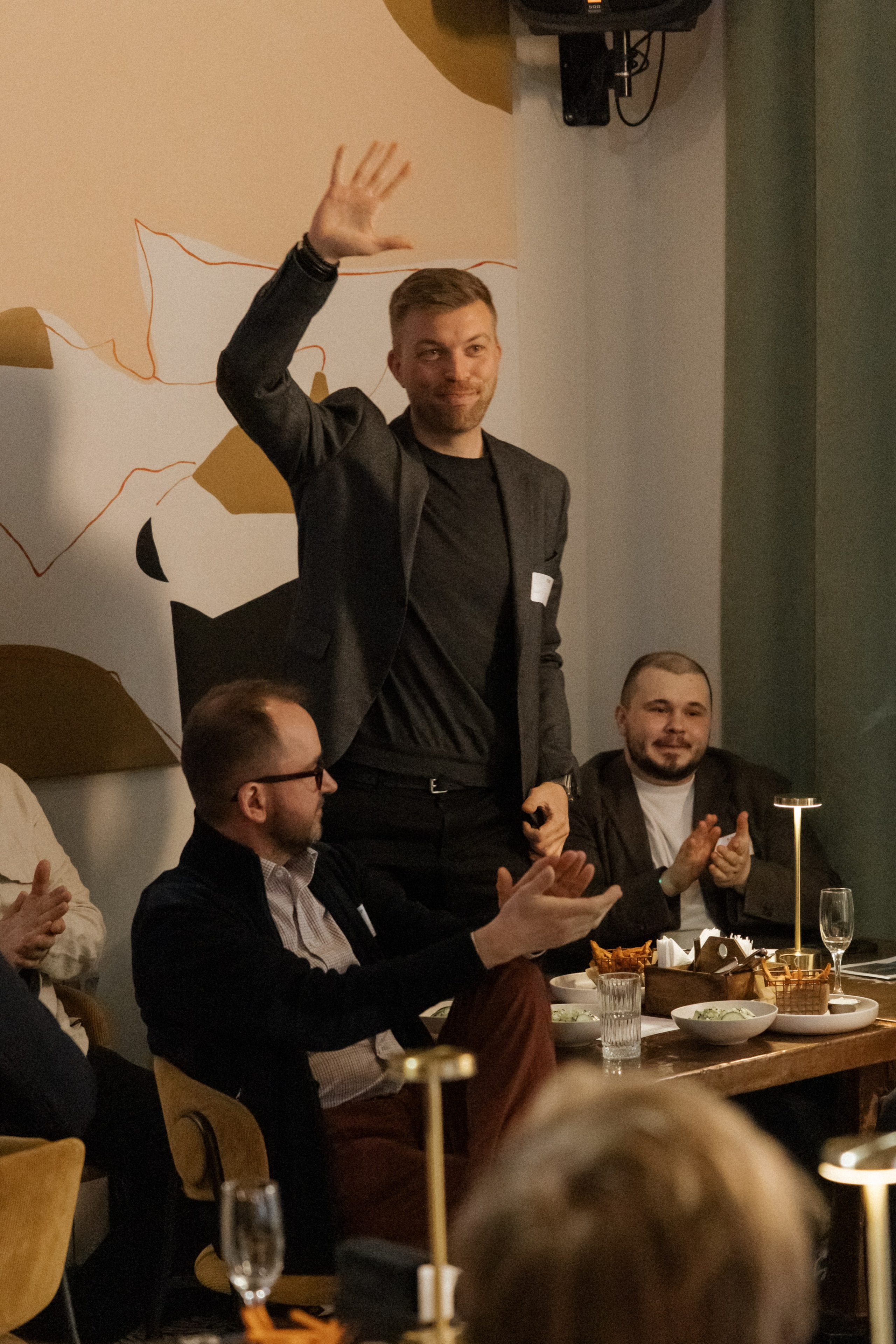 Очень сложные переговоры. South HUB