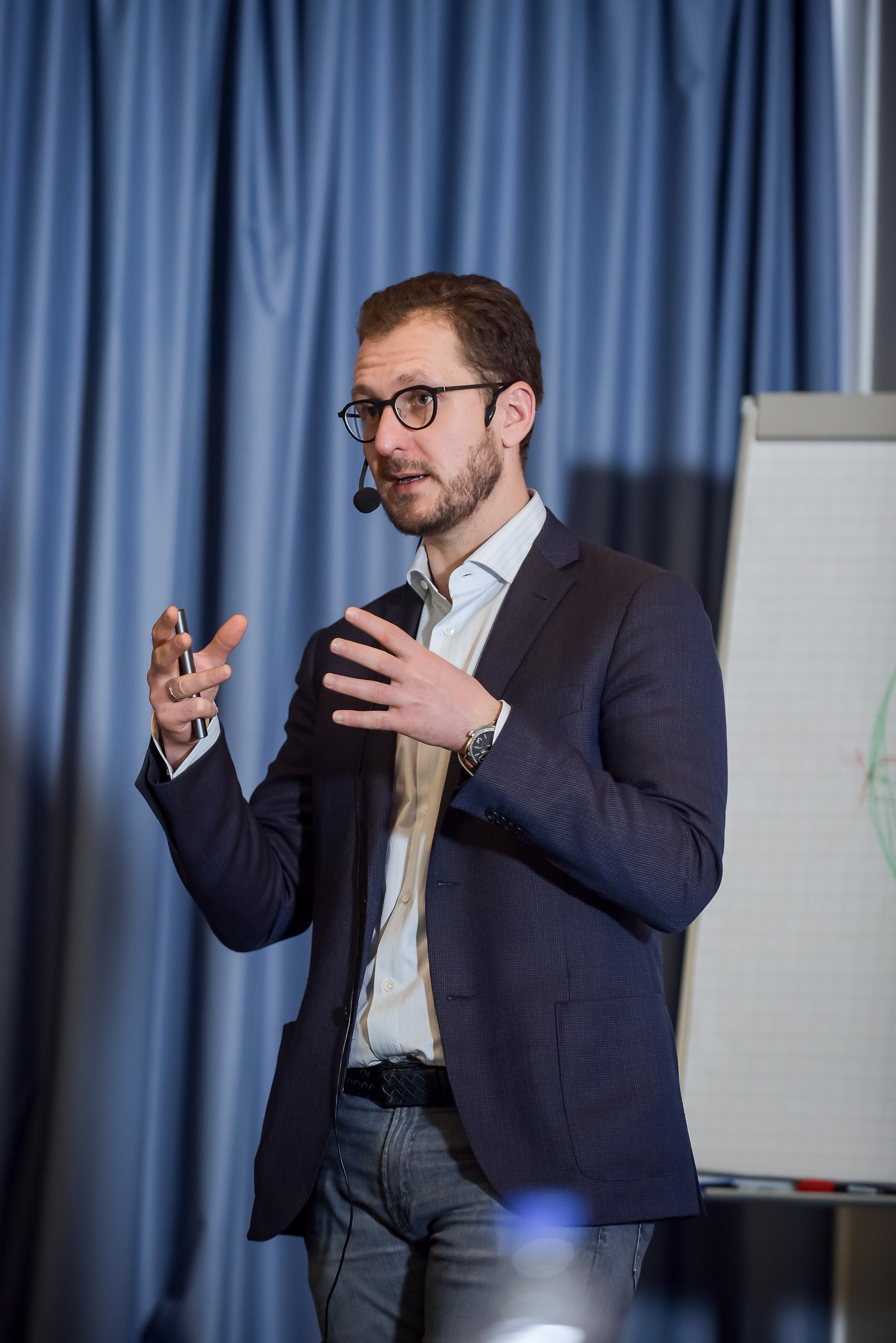 Курсы и тренинги. Анастасия Петрович фотограф, фотокорреспондент в Москве и Санкт-Петербурге. Фотосъёмка репортажа, мероприятия, корпоративная съёмка, контент