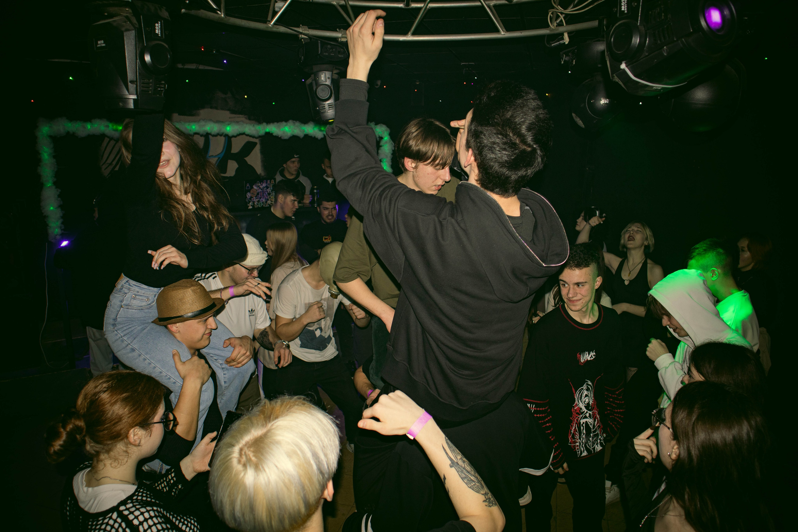 MOSHPIT. Фотограф и видеограф в Бугульме Аня Трутнева