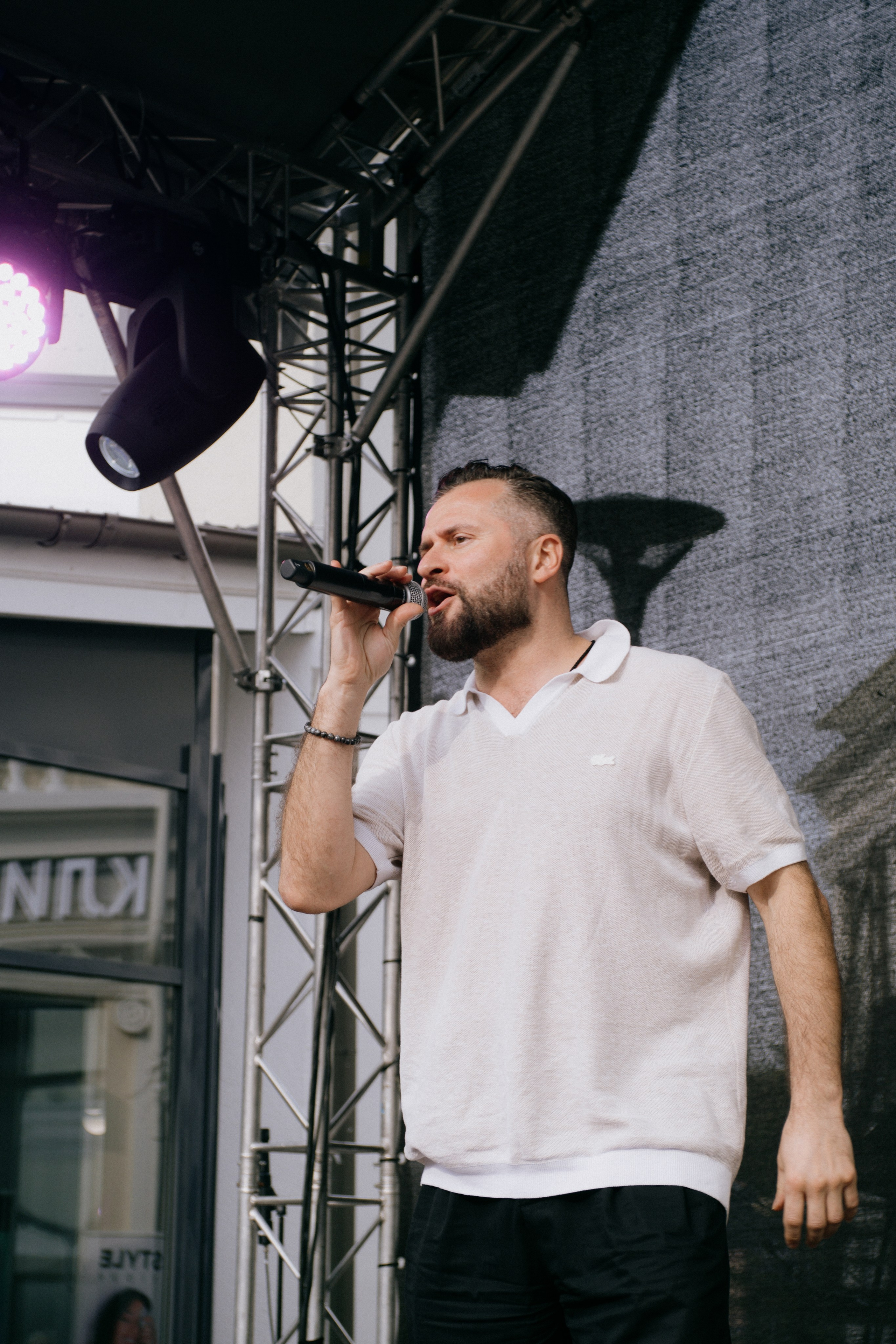 OK Mag SUMMER FEST 2025. Бэкстейдж и репортажный фотограф в Москве Артем Онацко